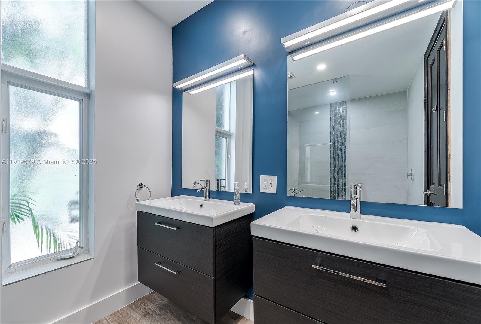 111 S Hibiscus Dr Miami Beach, FL 33139