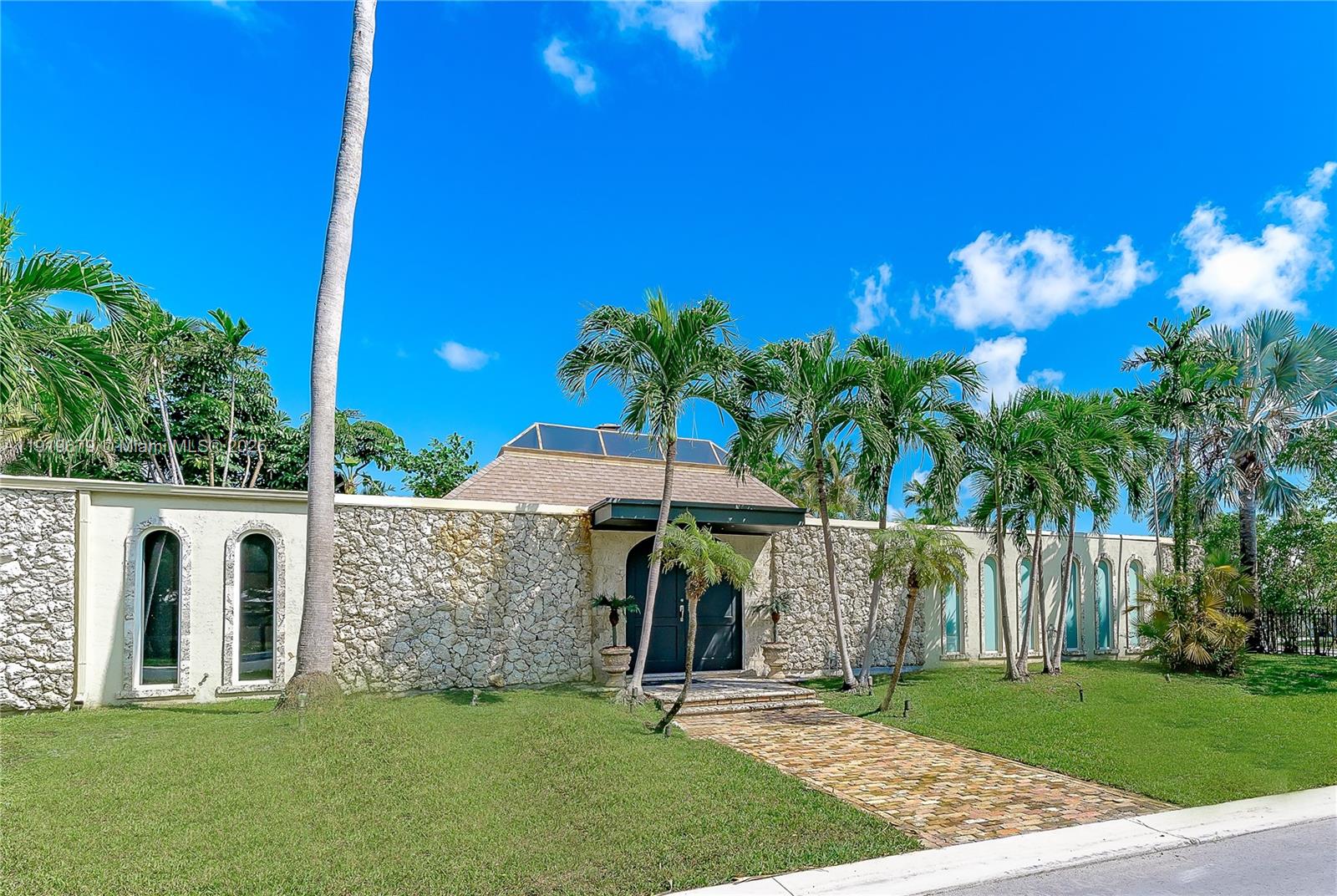 111 S Hibiscus Dr Miami Beach, FL 33139