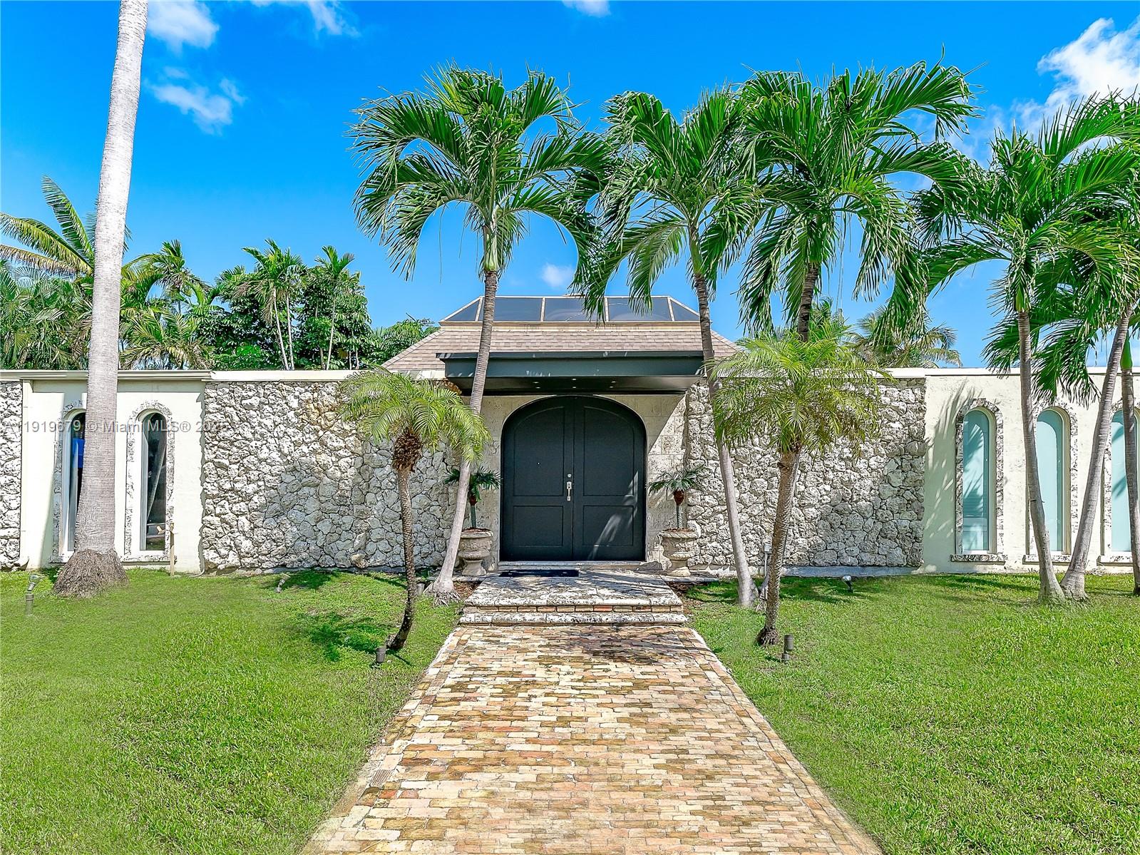 111 S Hibiscus Dr Miami Beach, FL 33139