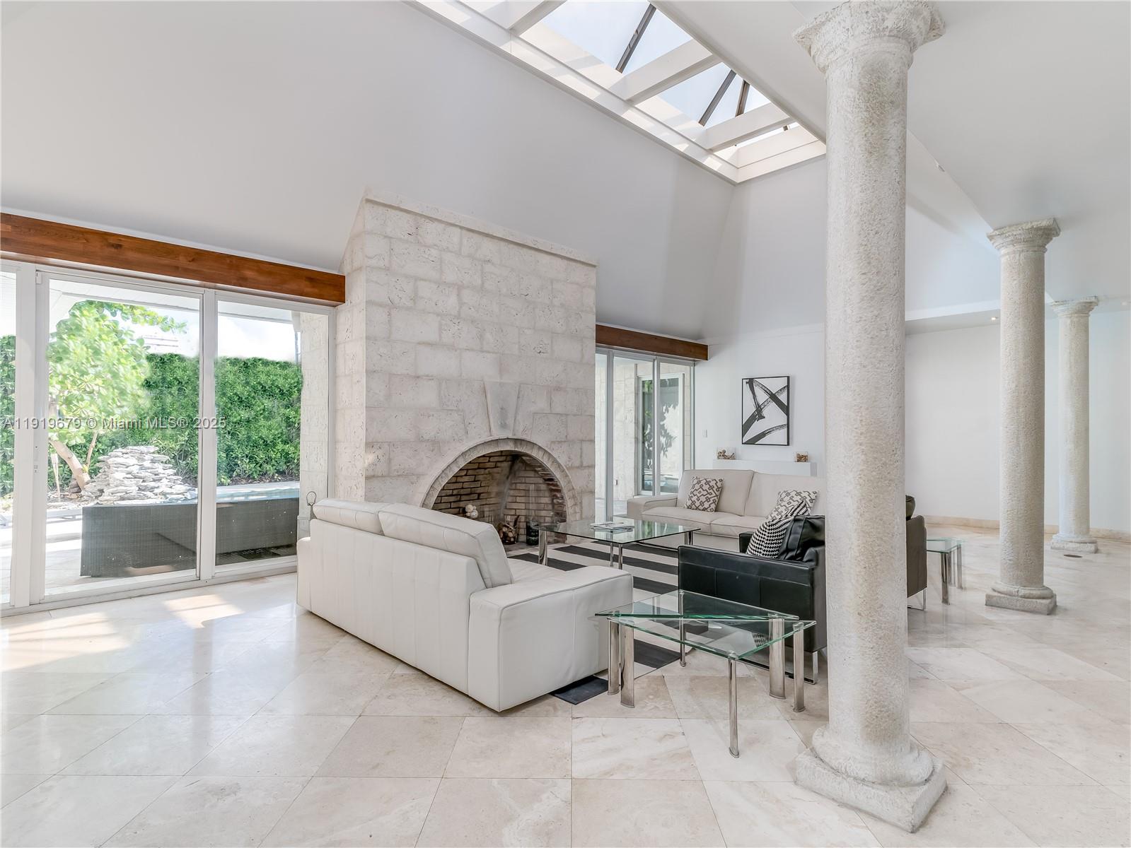 111 S Hibiscus Dr Miami Beach, FL 33139