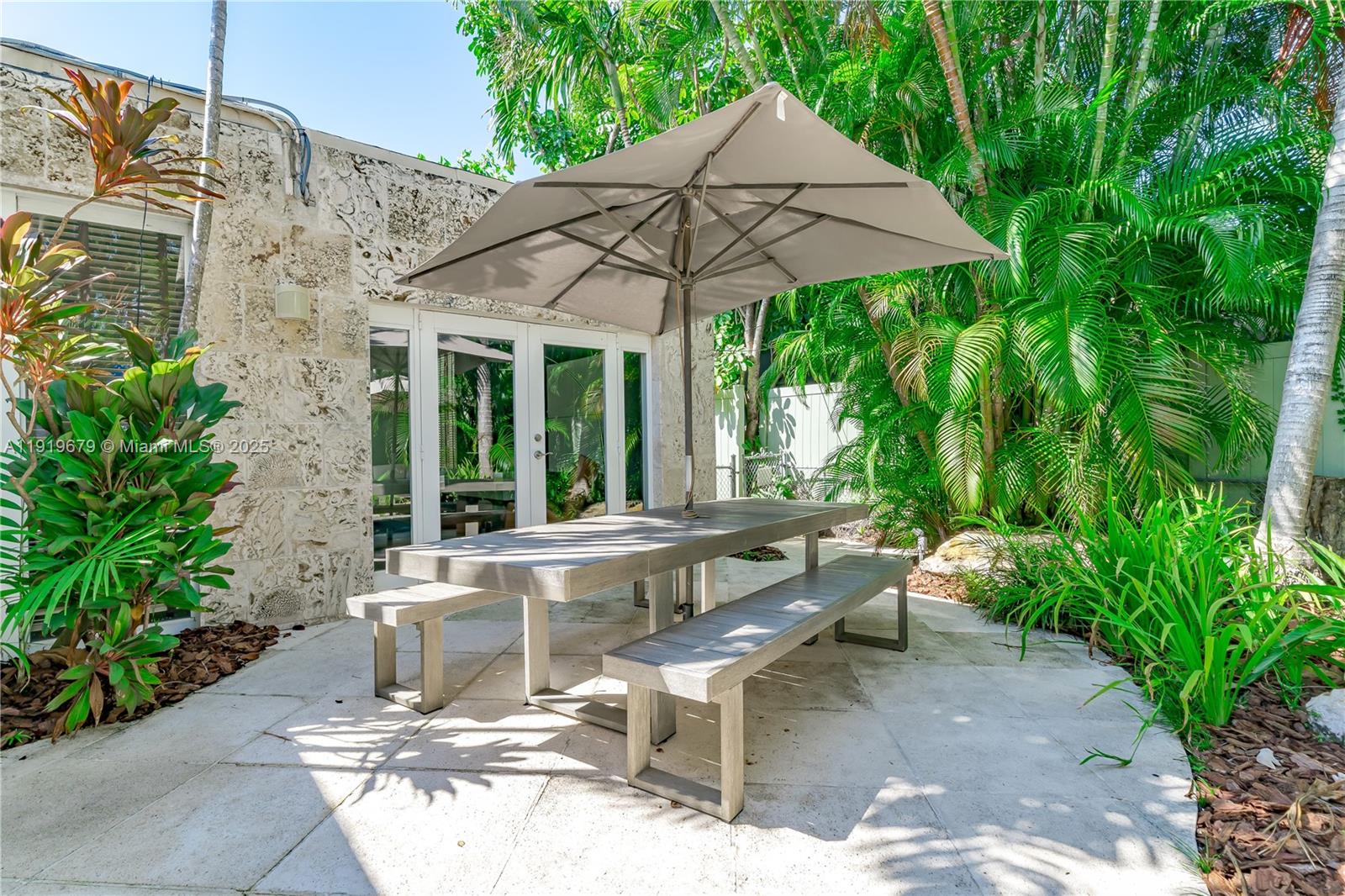 111 S Hibiscus Dr Miami Beach, FL 33139