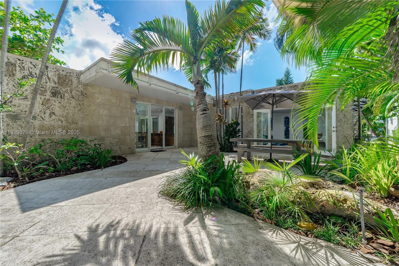 111 S Hibiscus Dr Miami Beach, FL 33139