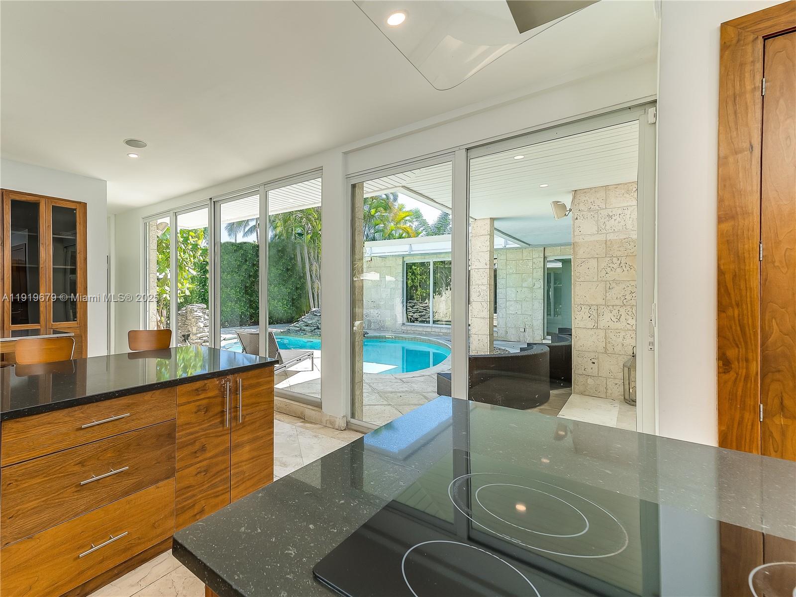 111 S Hibiscus Dr Miami Beach, FL 33139