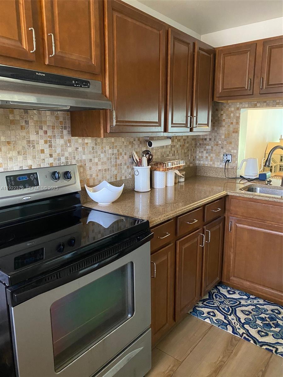 9420 Poinciana Pl #214 Davie, FL 33324