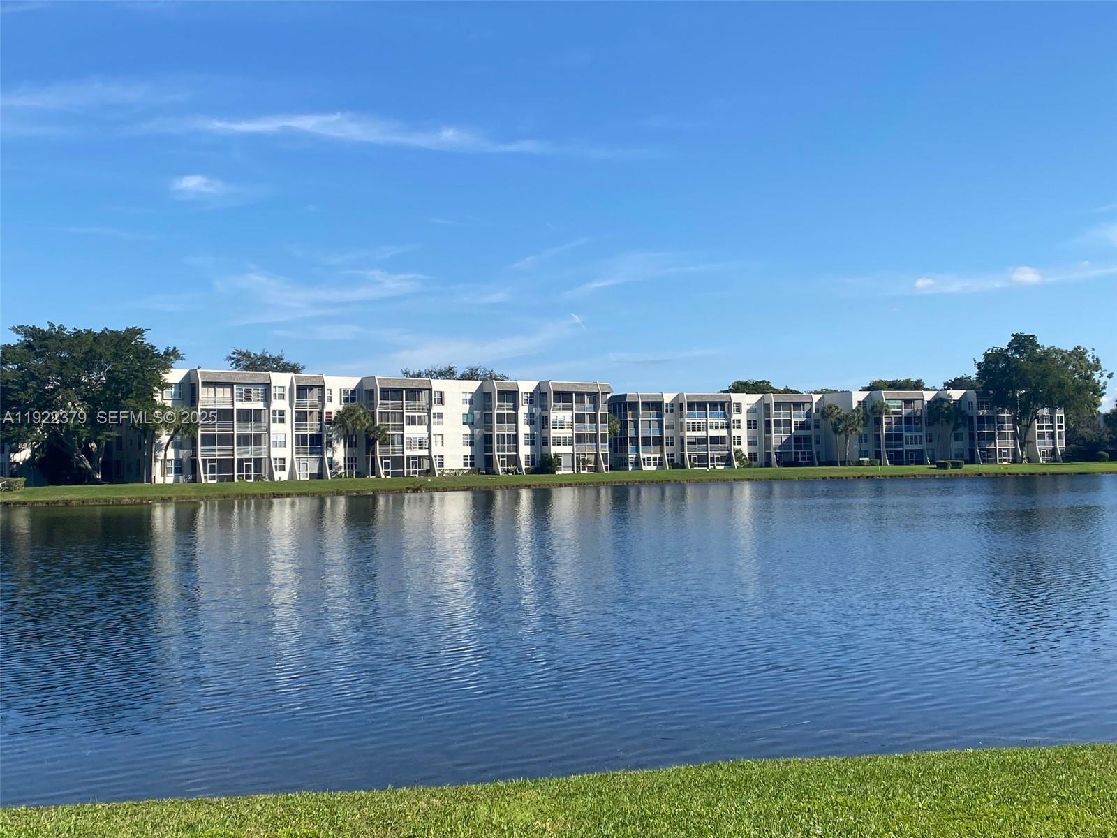 9420 Poinciana Pl #214 Davie, FL 33324