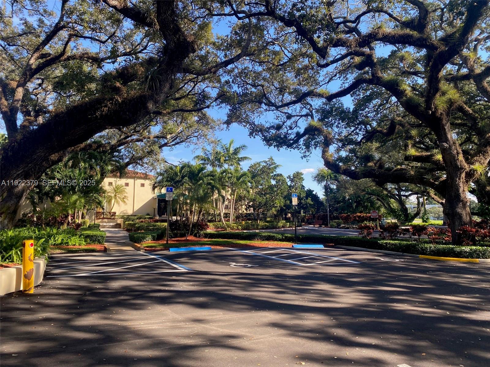 9420 Poinciana Pl #214 Davie, FL 33324