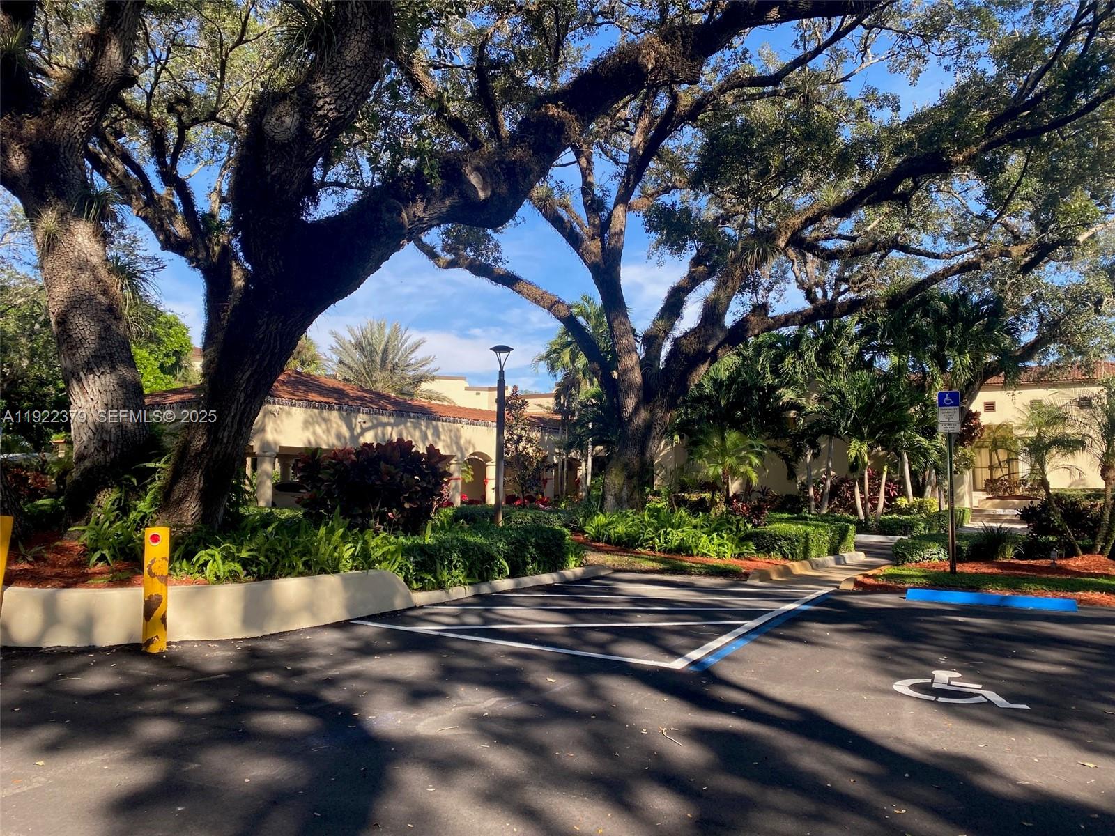 9420 Poinciana Pl #214 Davie, FL 33324