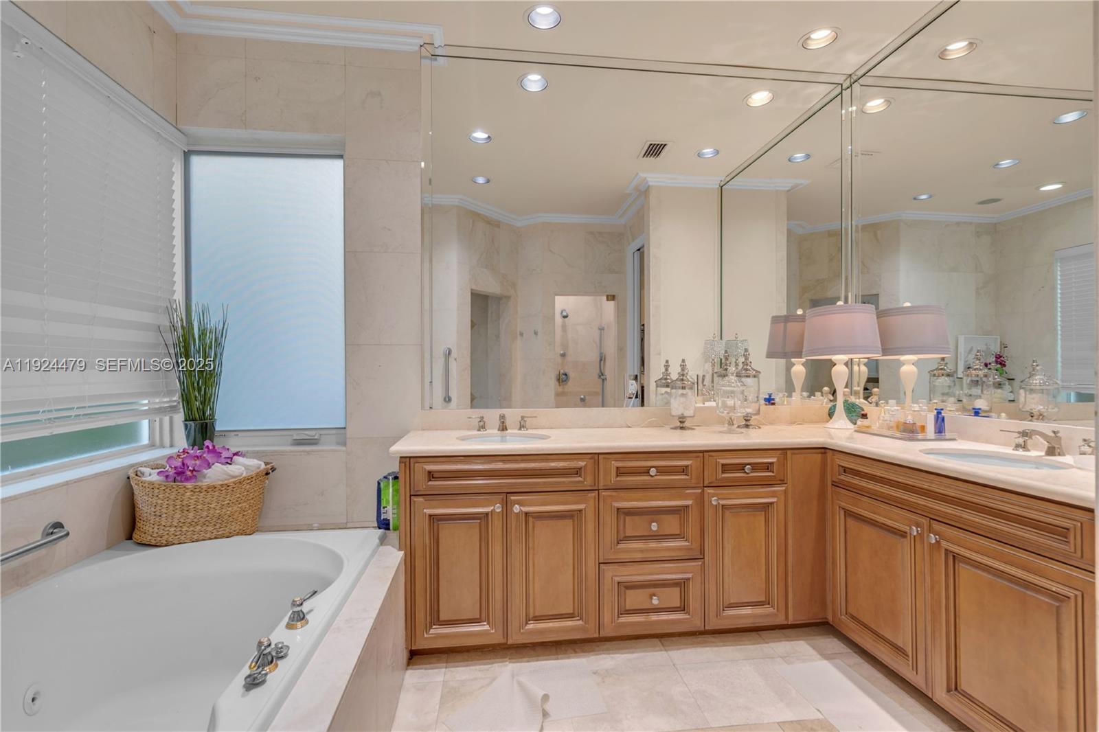 3942 194th Ln Sunny Isles Beach, FL 33160