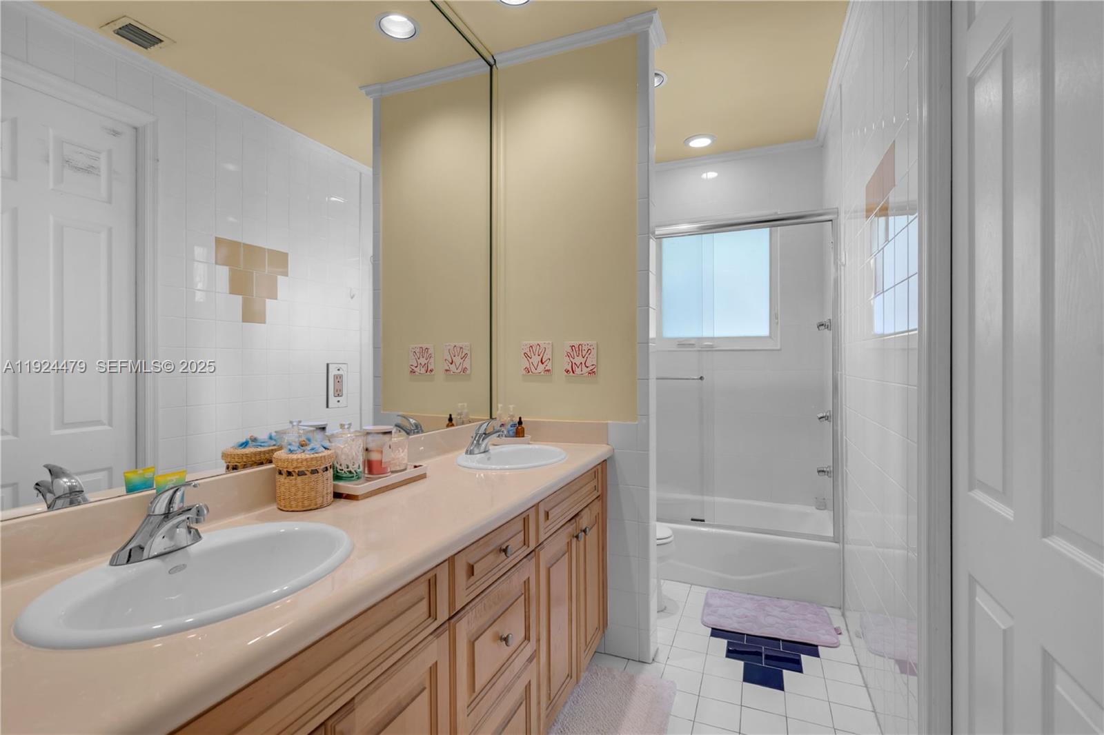 3942 194th Ln Sunny Isles Beach, FL 33160