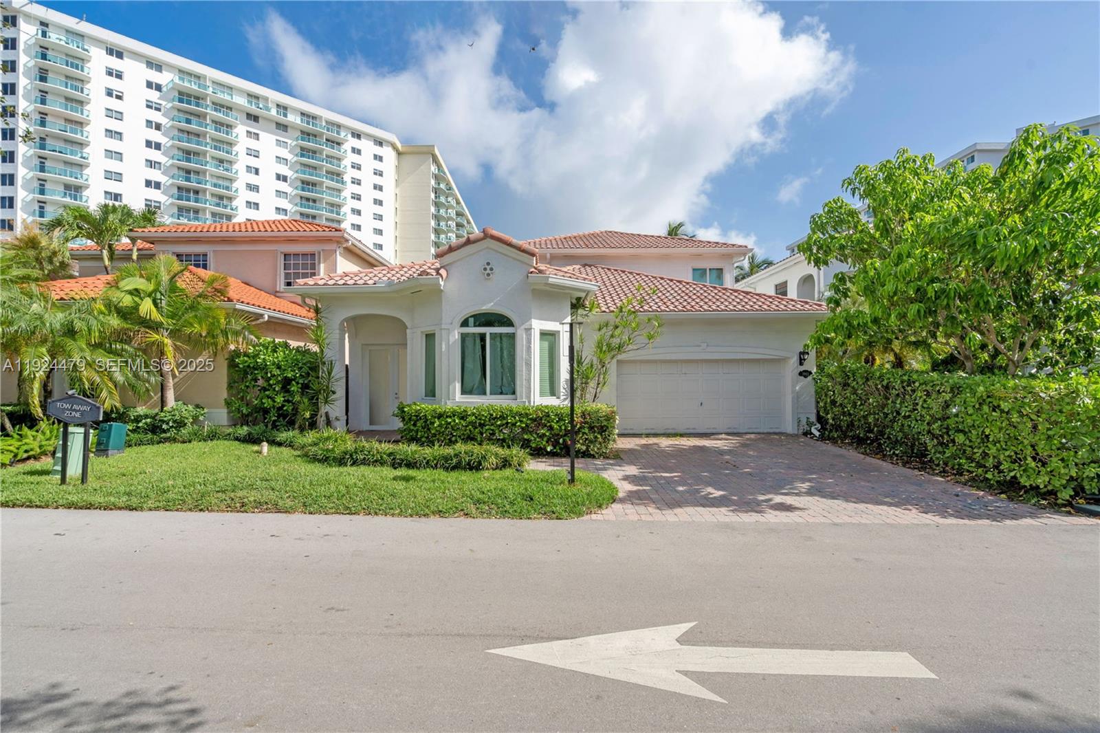 3942 194th Ln Sunny Isles Beach, FL 33160