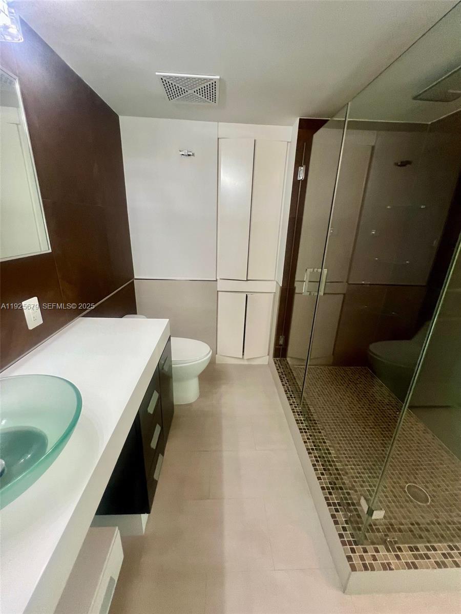 2101 Brickell Ave #2306 Miami, FL 33129