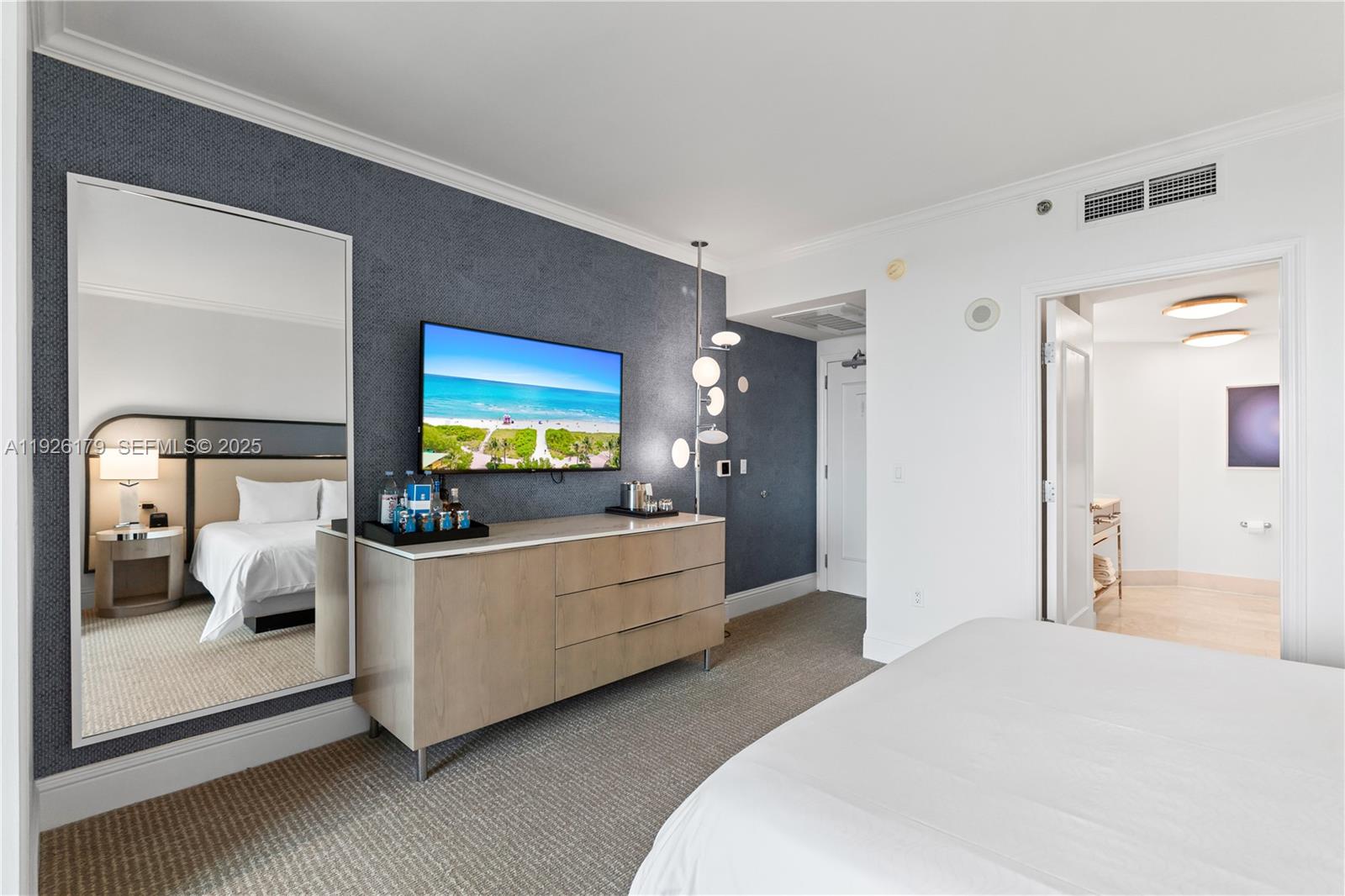 4401 Collins Ave #2517 Miami Beach, FL 33140