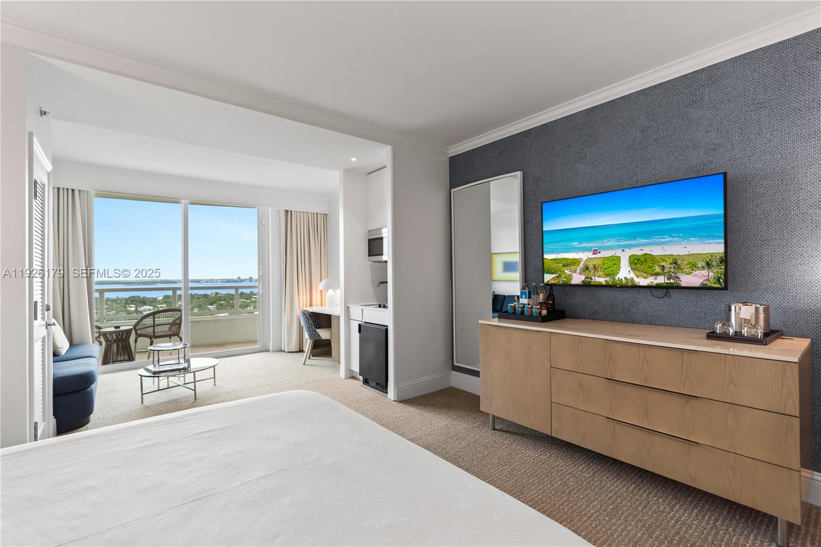 4401 Collins Ave #2517 Miami Beach, FL 33140