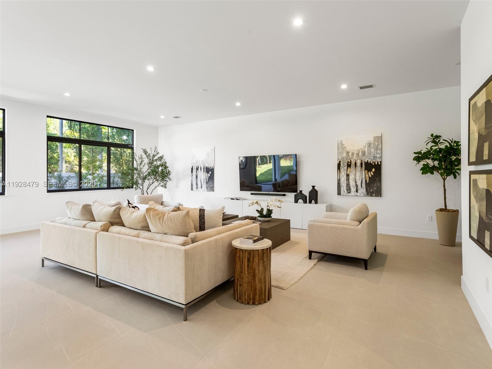 7285 SW 72nd Ter Miami, FL 33143