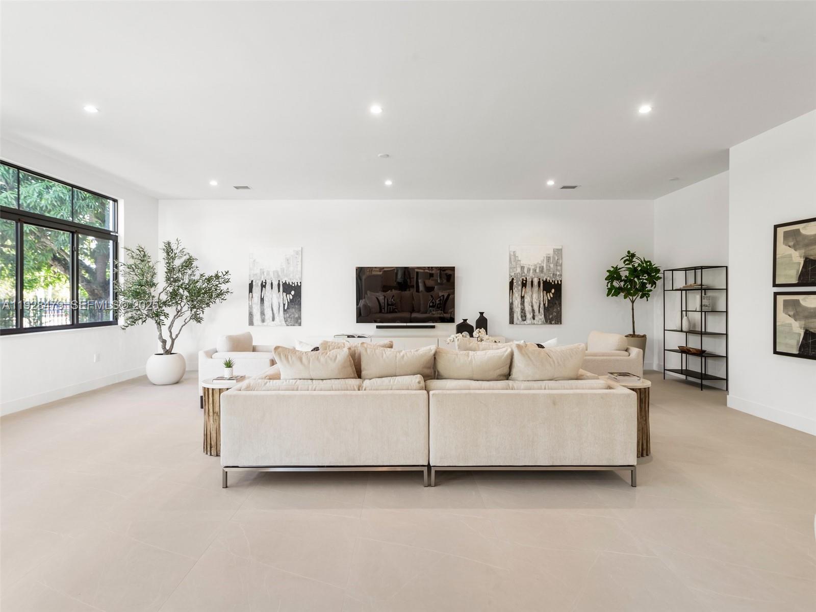 7285 SW 72nd Ter Miami, FL 33143