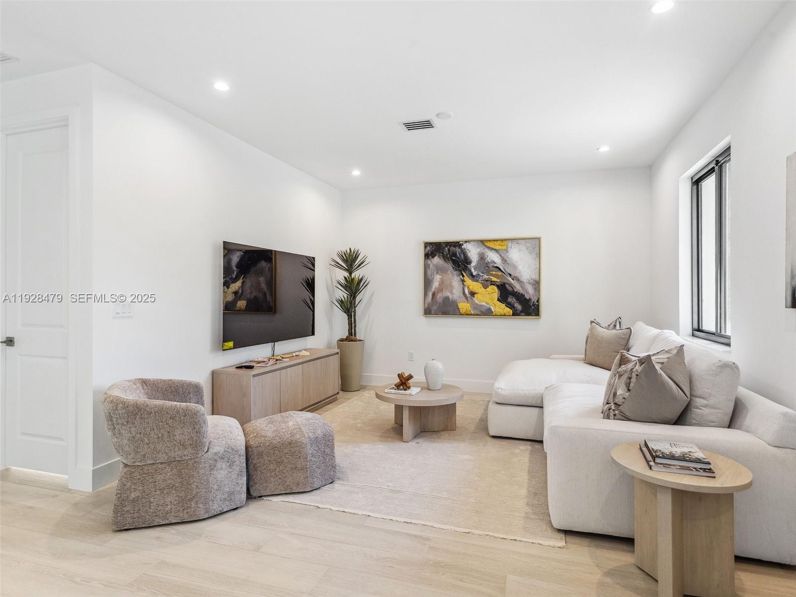 7285 SW 72nd Ter Miami, FL 33143