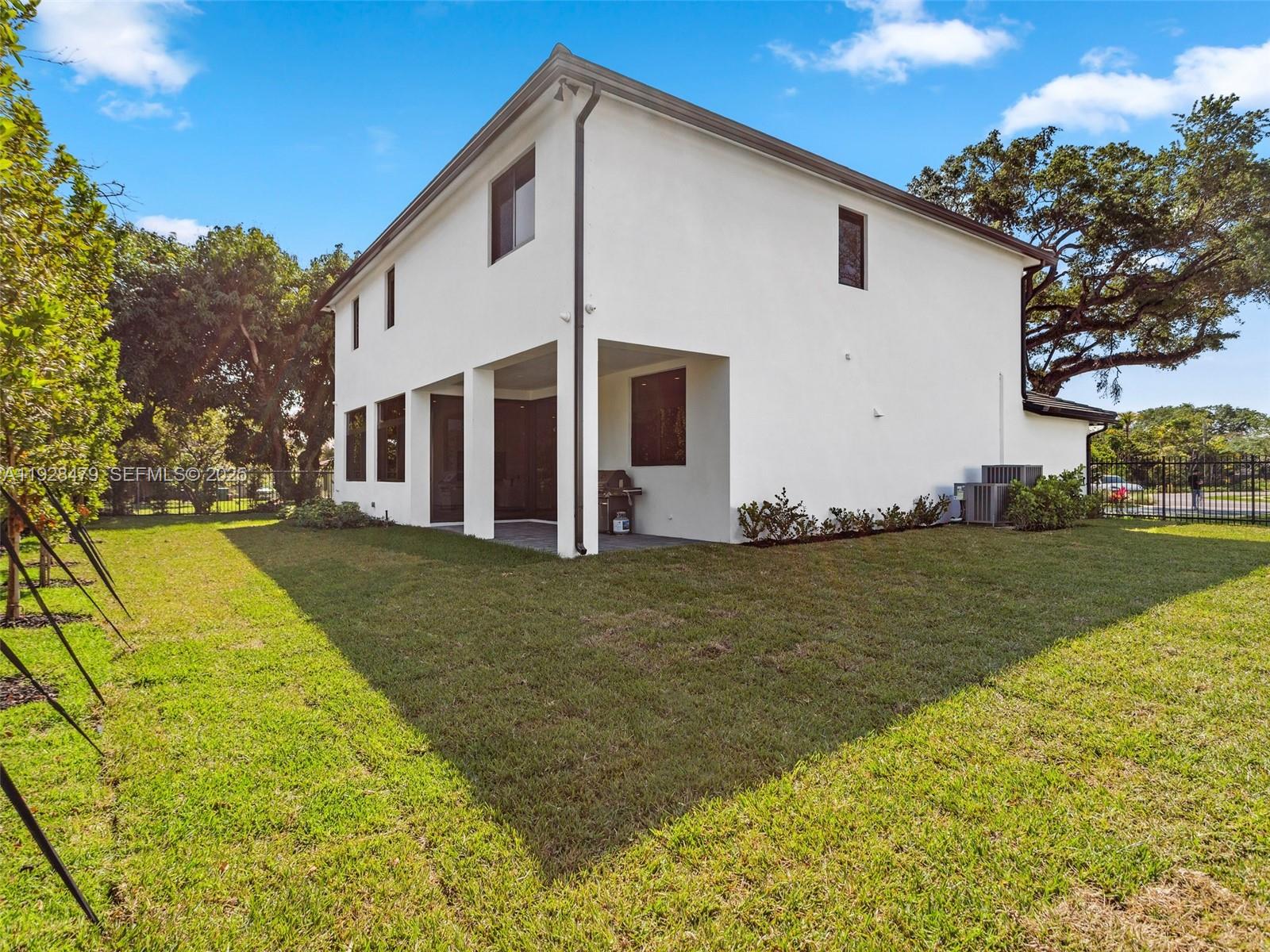 7285 SW 72nd Ter Miami, FL 33143