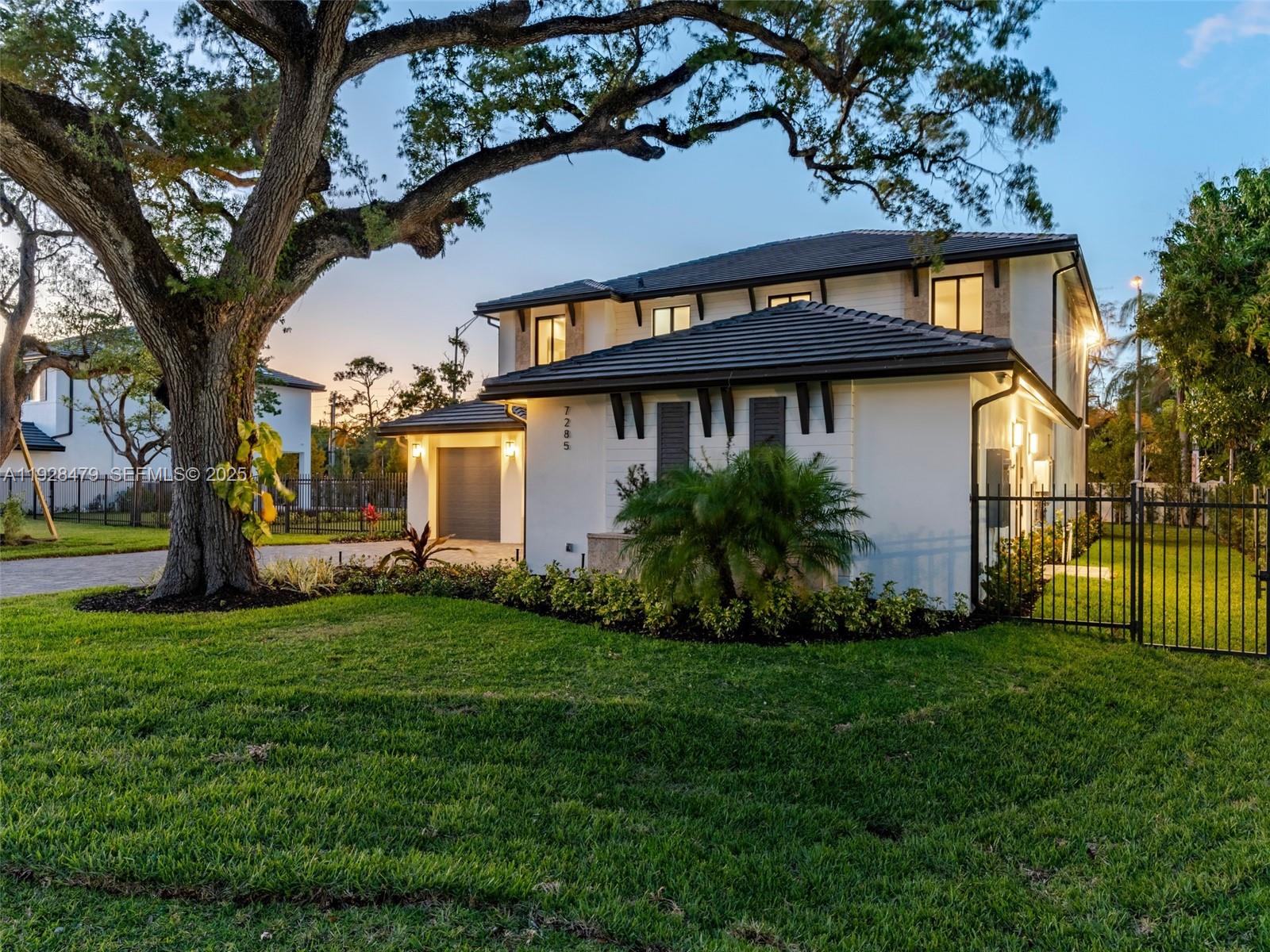 7285 SW 72nd Ter Miami, FL 33143