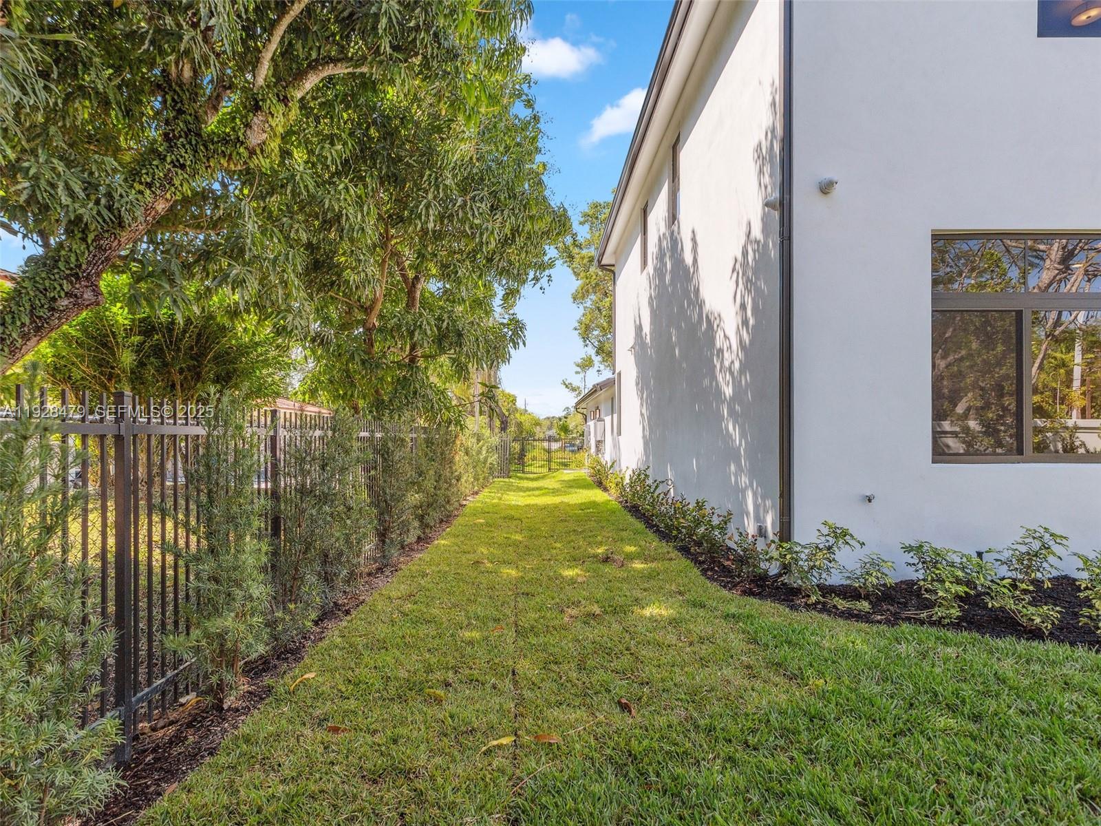 7285 SW 72nd Ter Miami, FL 33143