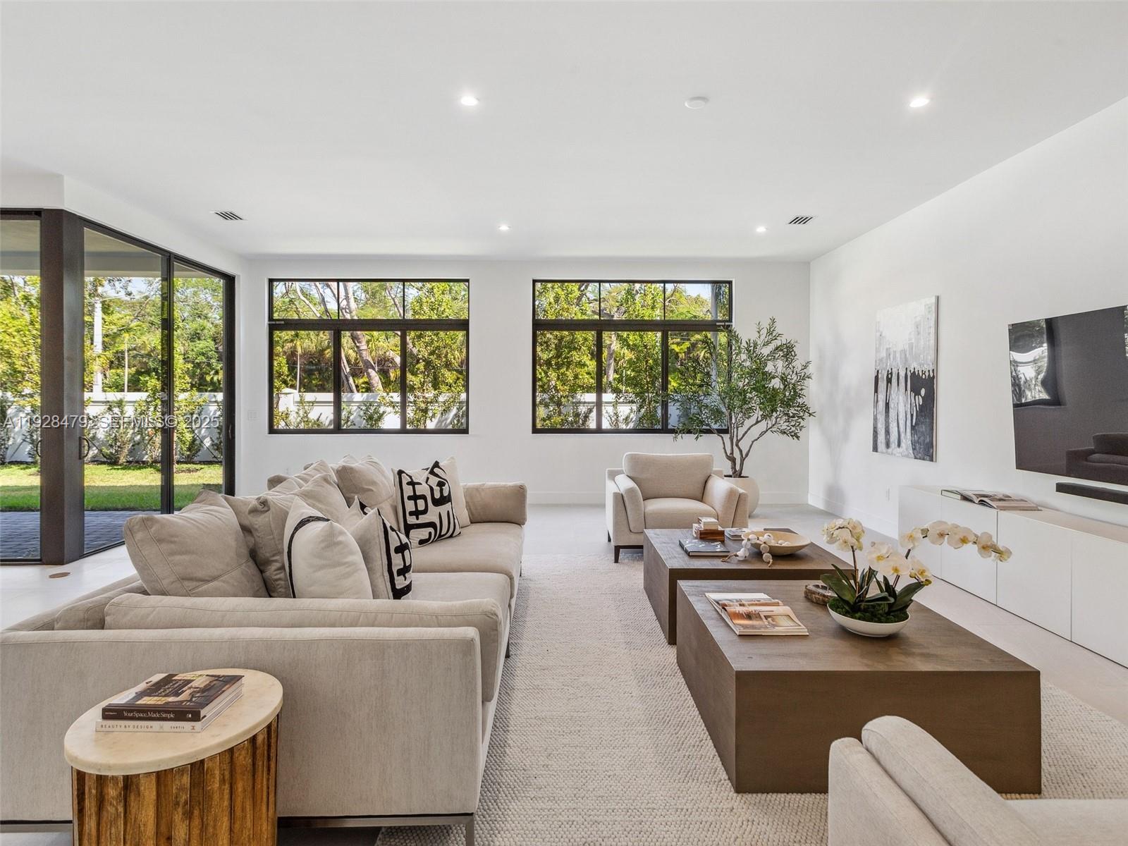 7285 SW 72nd Ter Miami, FL 33143