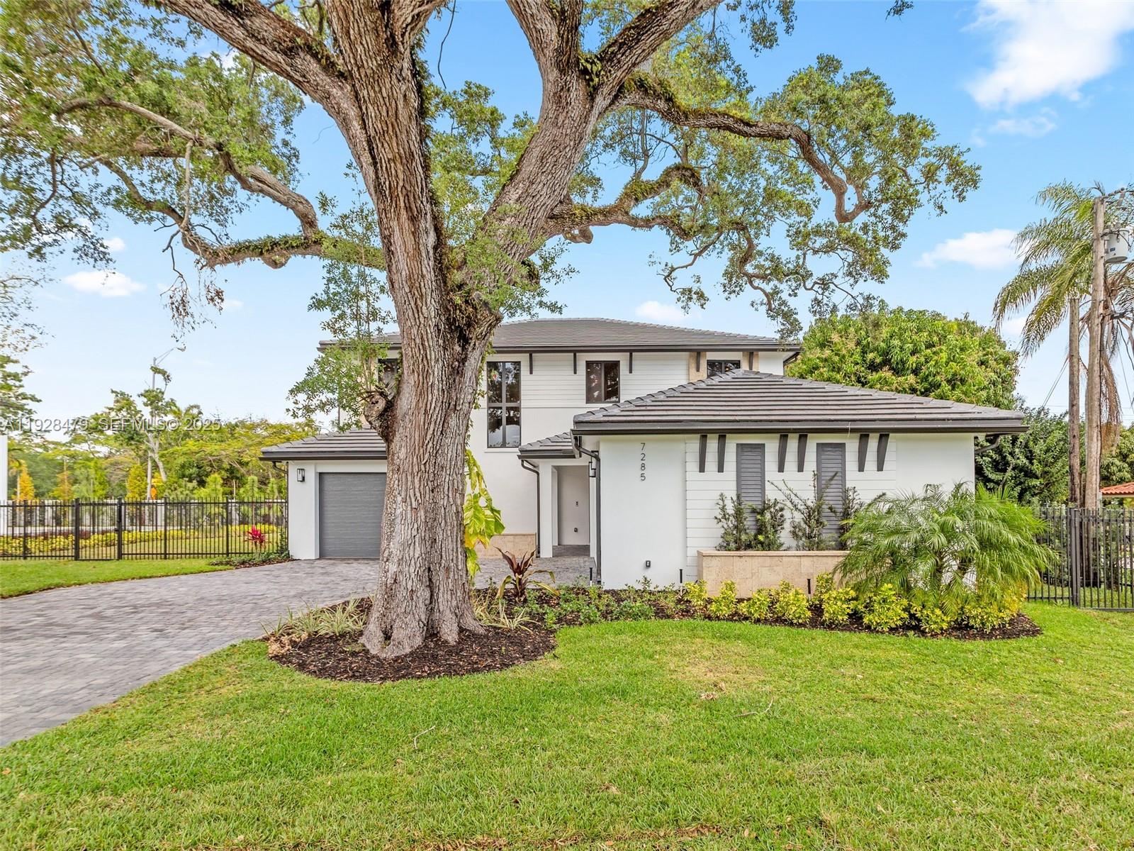 7285 SW 72nd Ter Miami, FL 33143