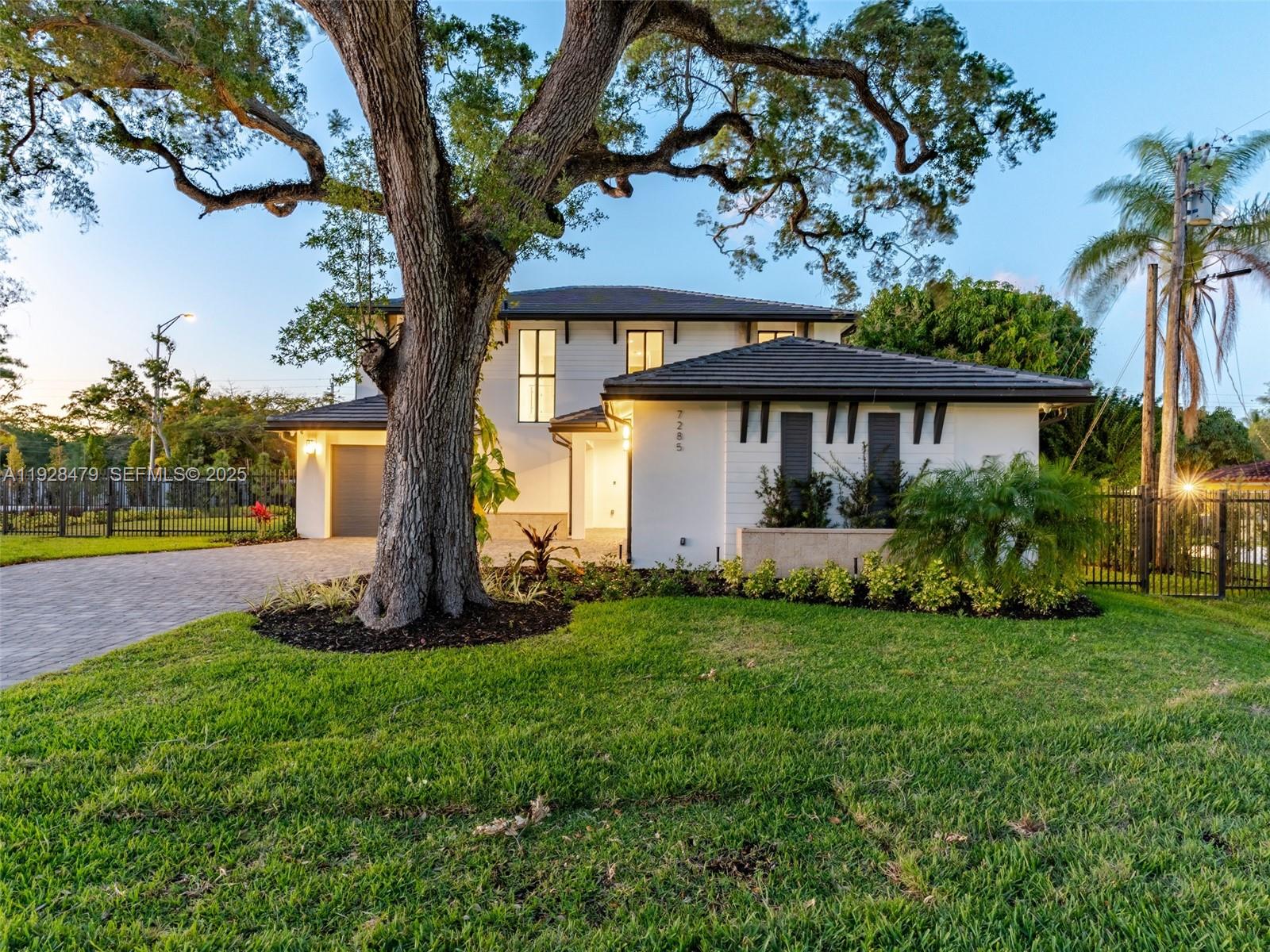 7285 SW 72nd Ter Miami, FL 33143