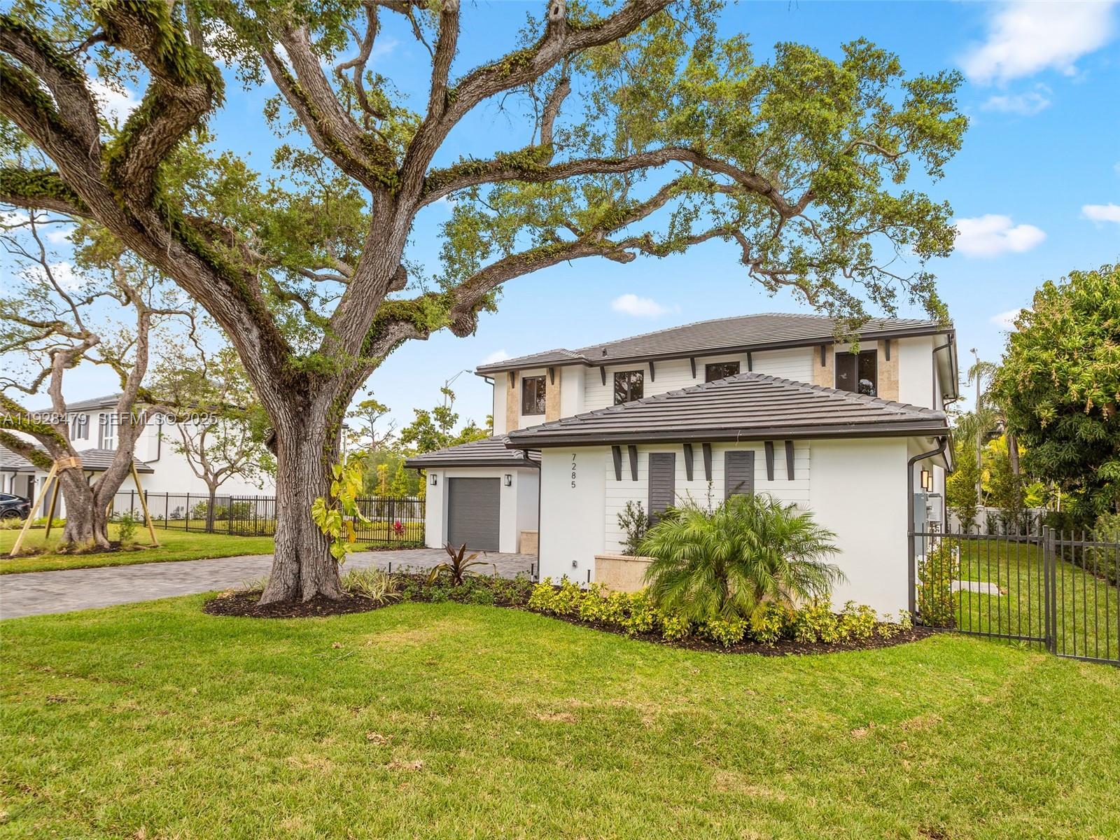 7285 SW 72nd Ter Miami, FL 33143