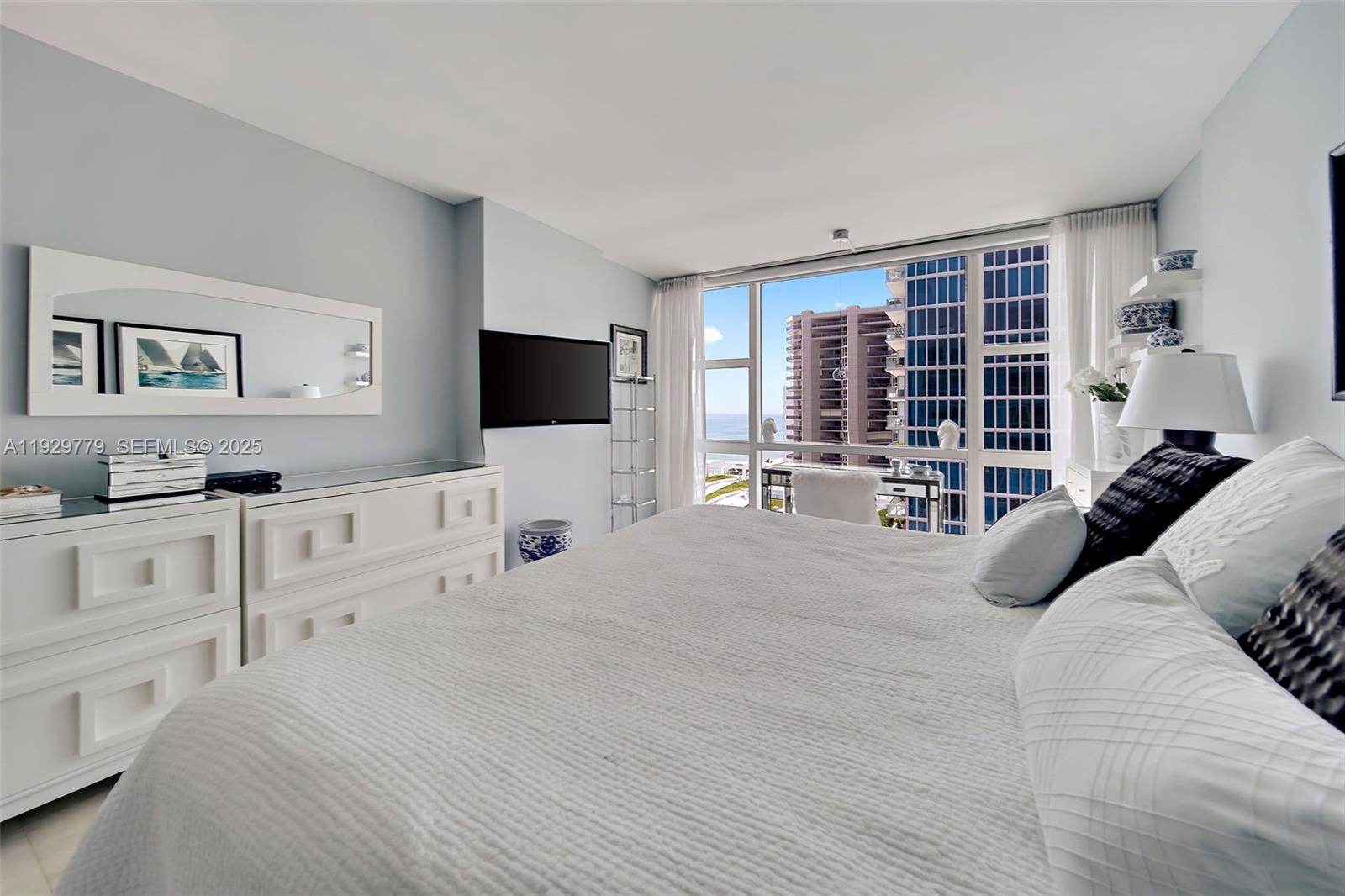 6801 Collins Ave #1110 (Door 1106) Miami Beach, FL 33141