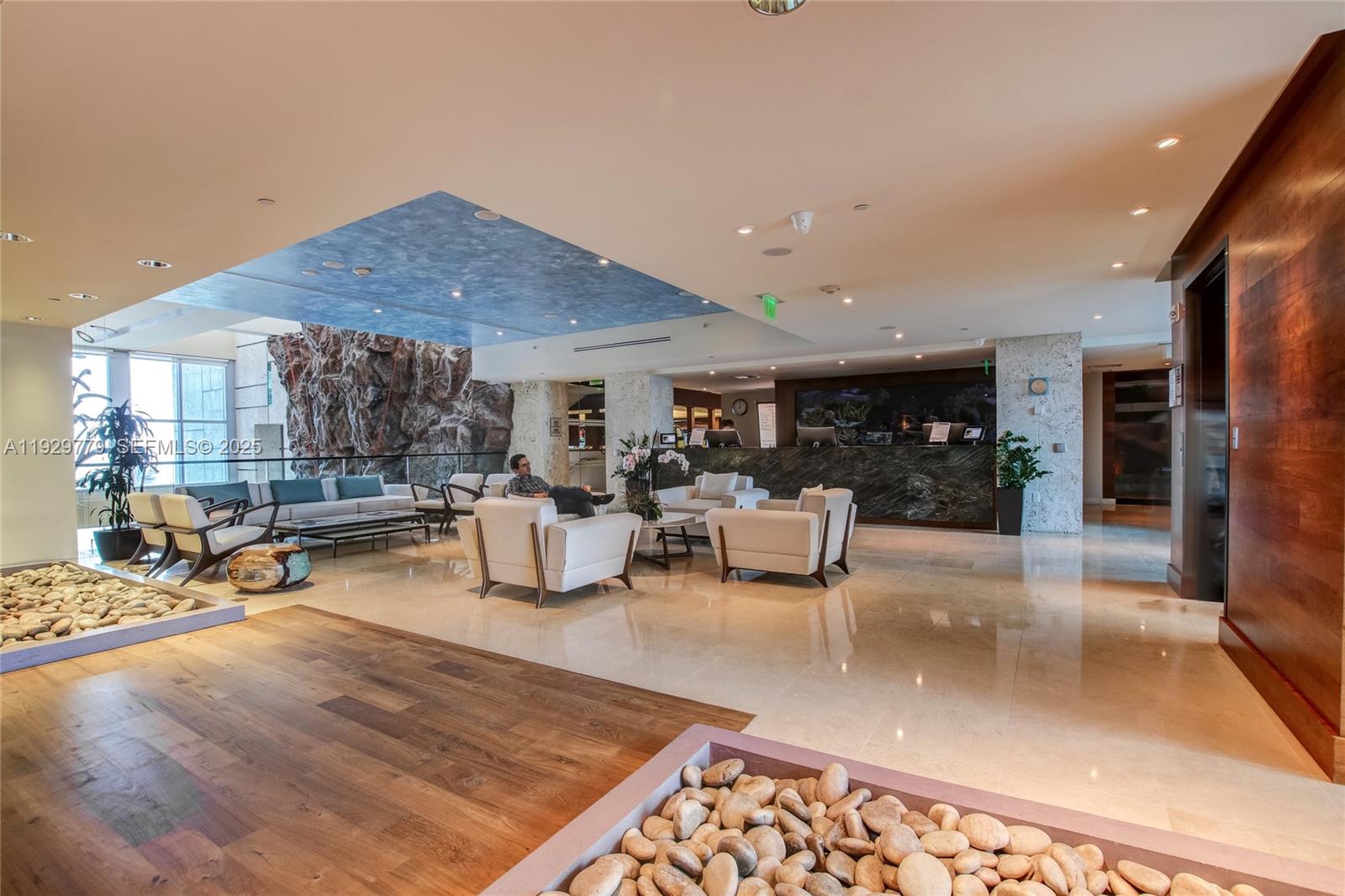 6801 Collins Ave #1110 (Door 1106) Miami Beach, FL 33141