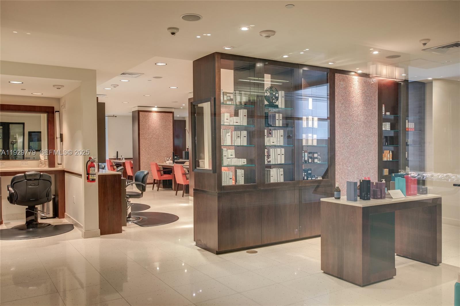 6801 Collins Ave #1110 (Door 1106) Miami Beach, FL 33141