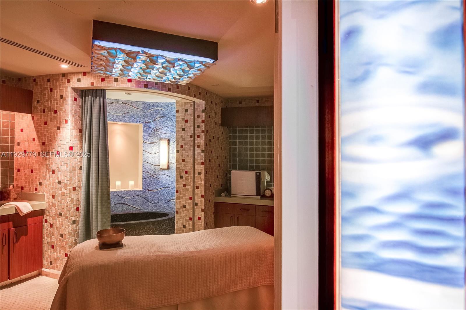 6801 Collins Ave #1110 (Door 1106) Miami Beach, FL 33141