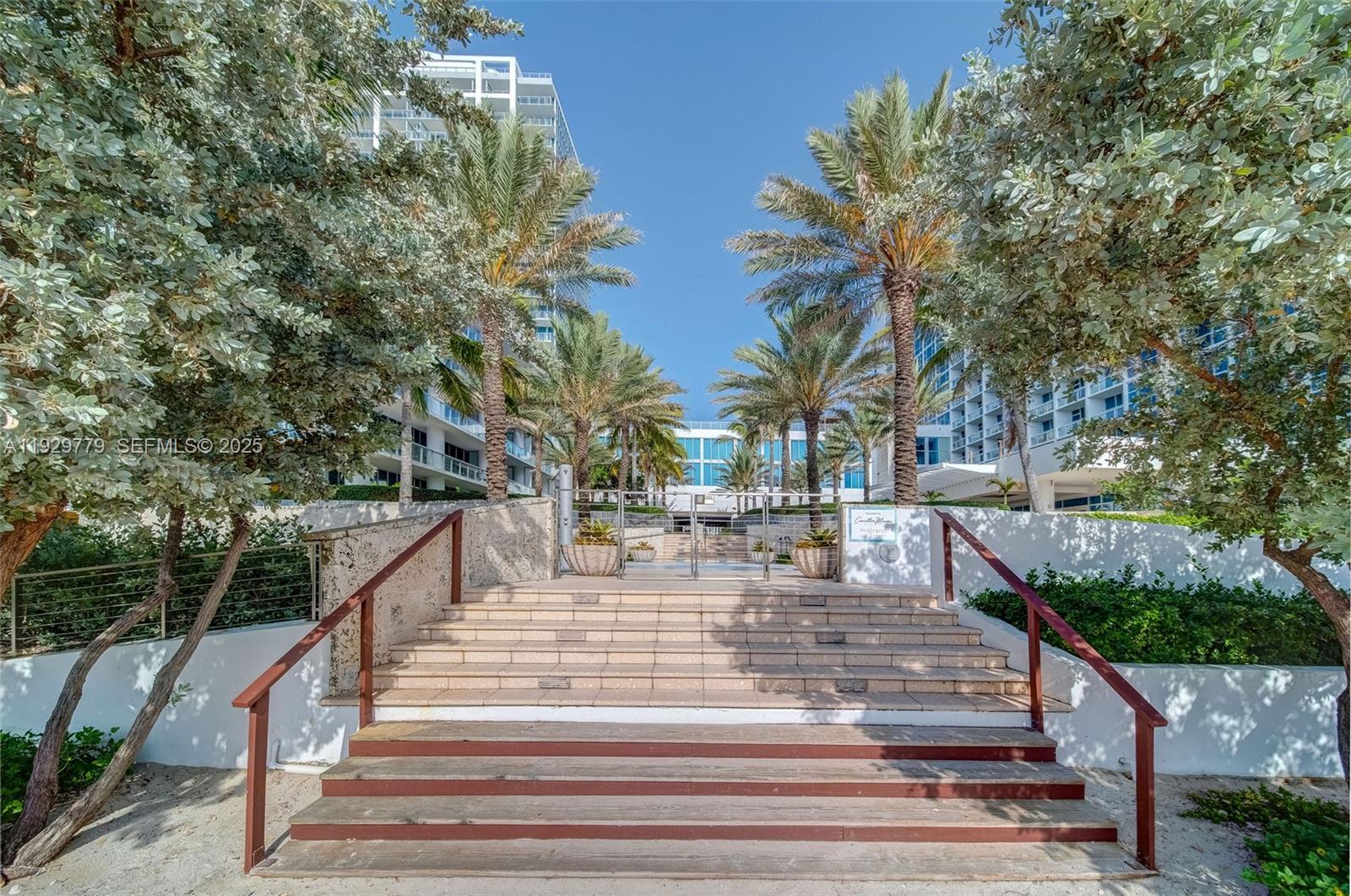 6801 Collins Ave #1110 (Door 1106) Miami Beach, FL 33141