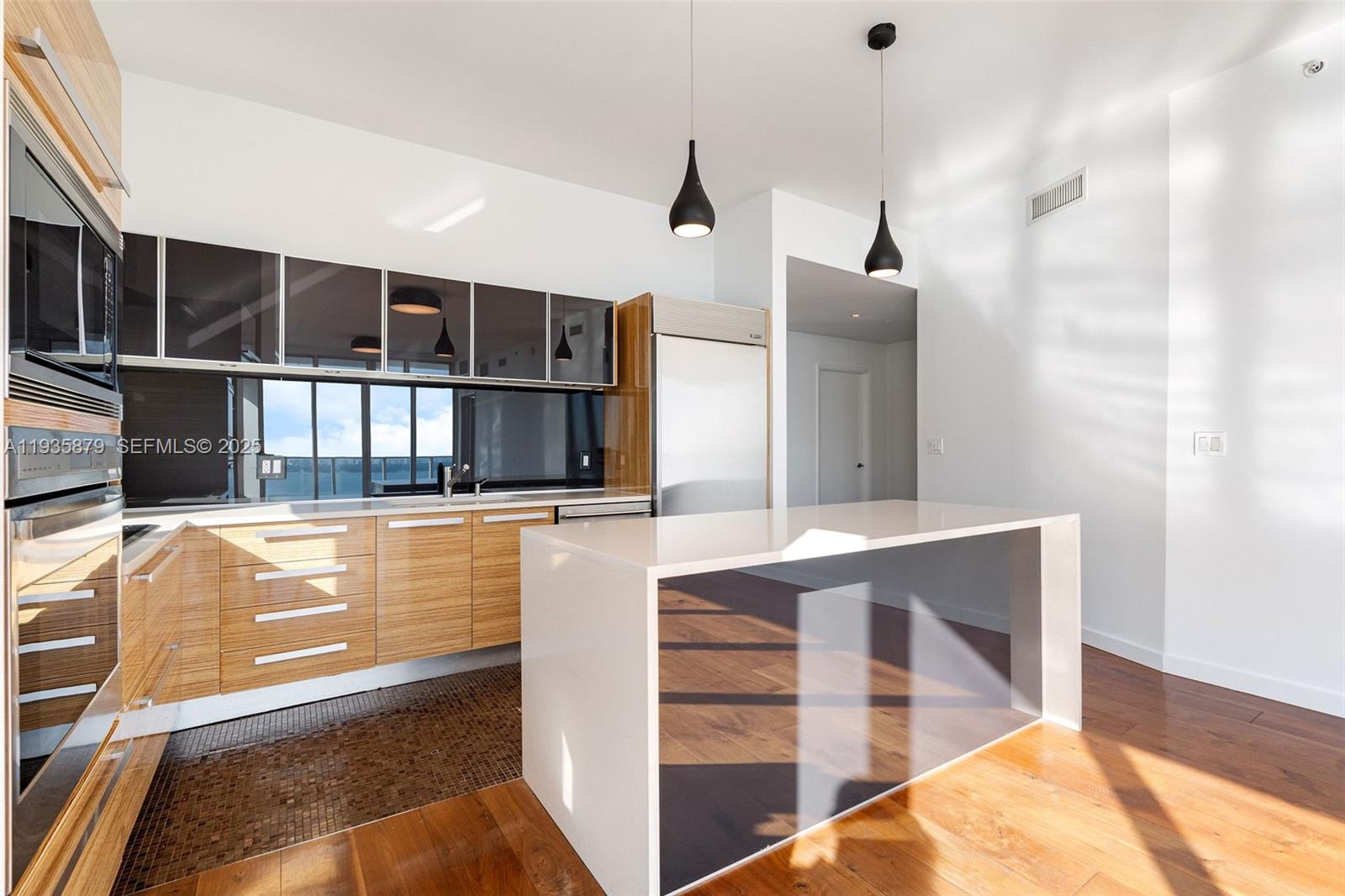 image Paramount Bay11