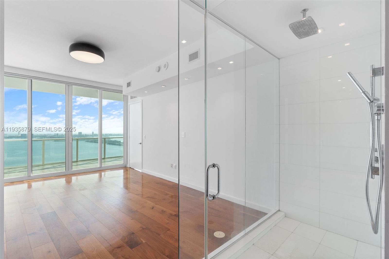 image Paramount Bay15