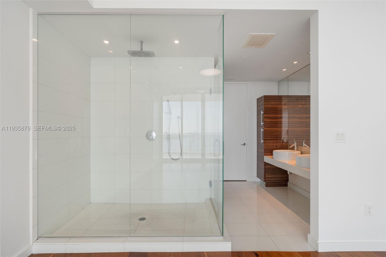 image Paramount Bay16