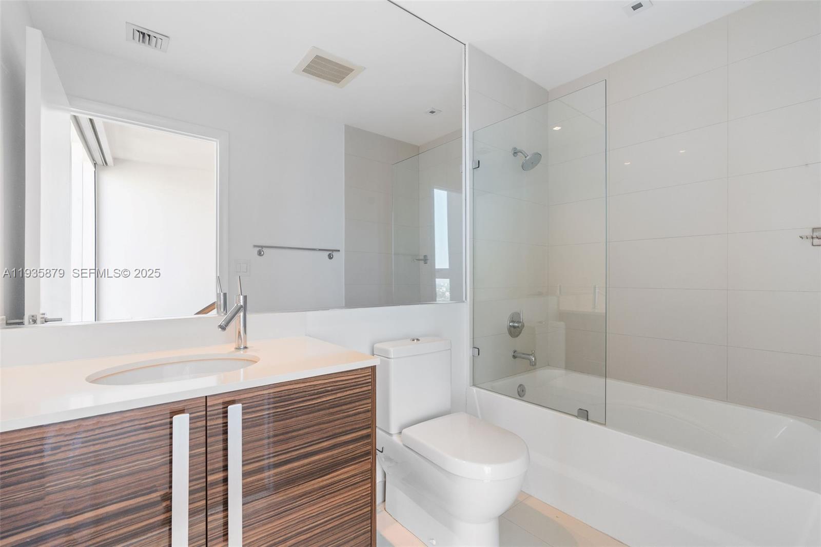 image Paramount Bay20