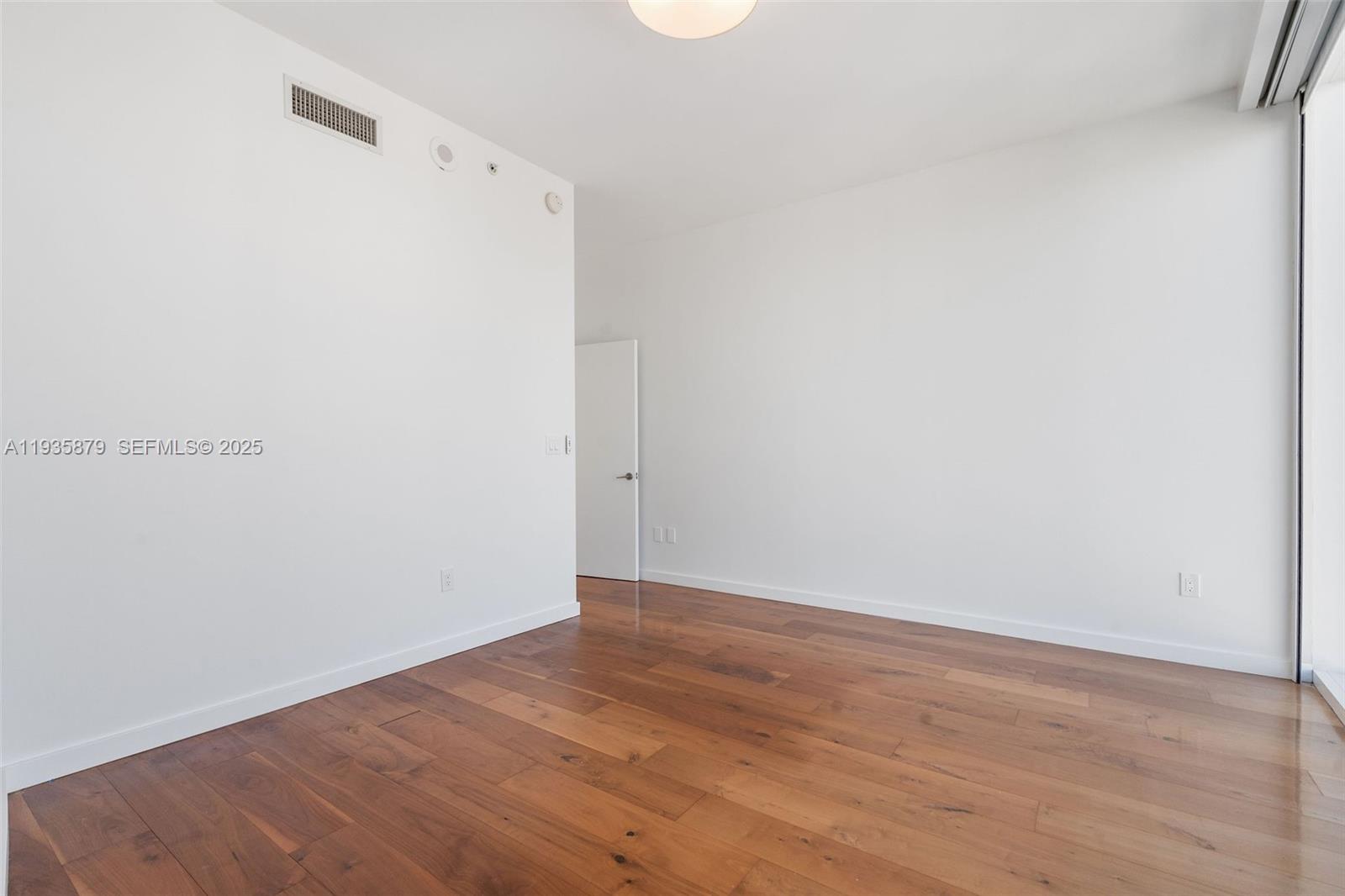 image Paramount Bay26