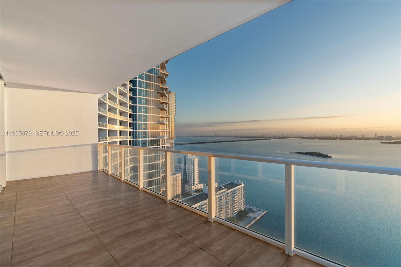 image Paramount Bay31