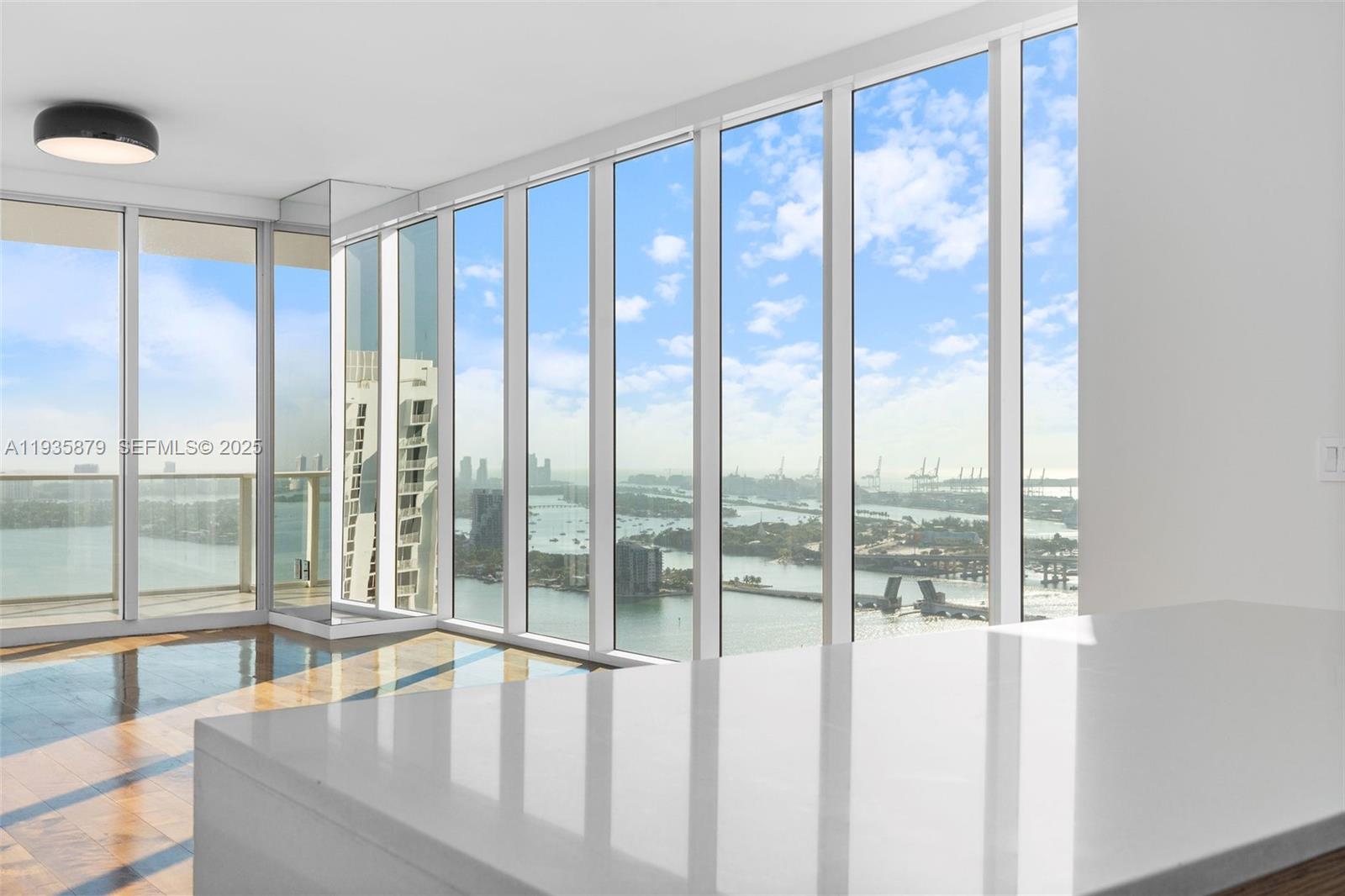 image Paramount Bay39