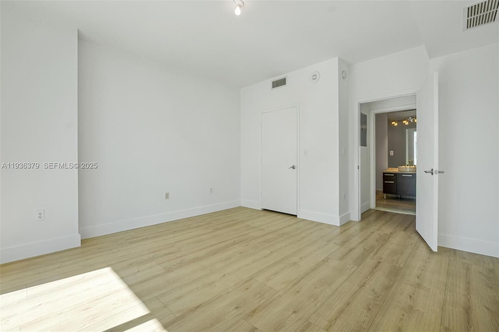 image Vizcayne North12