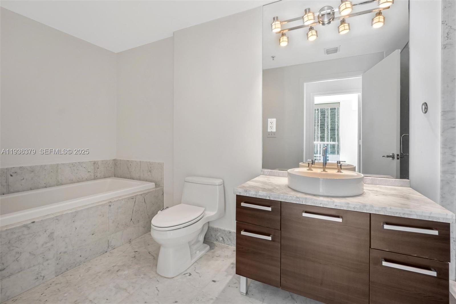 image Vizcayne North14