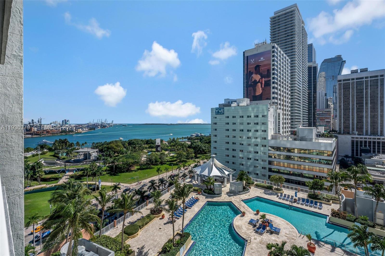 image Vizcayne North21