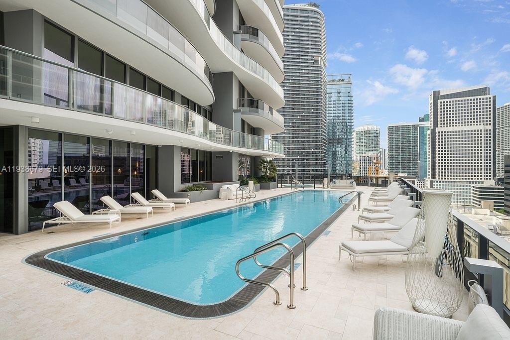 image Brickell Flatiron40