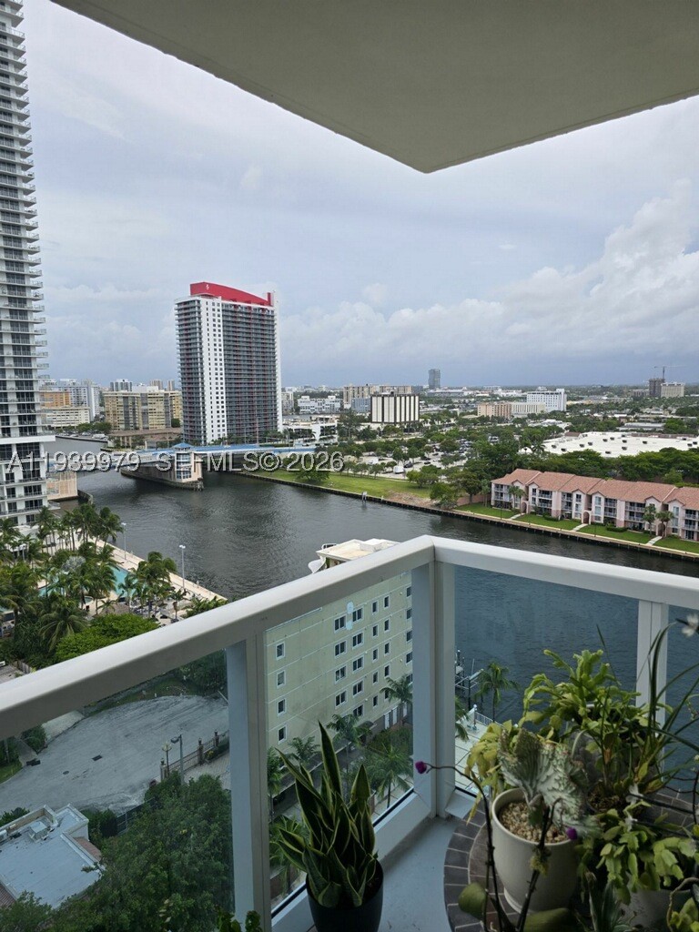 Undisclosed Address,Hollywood, FL 33019