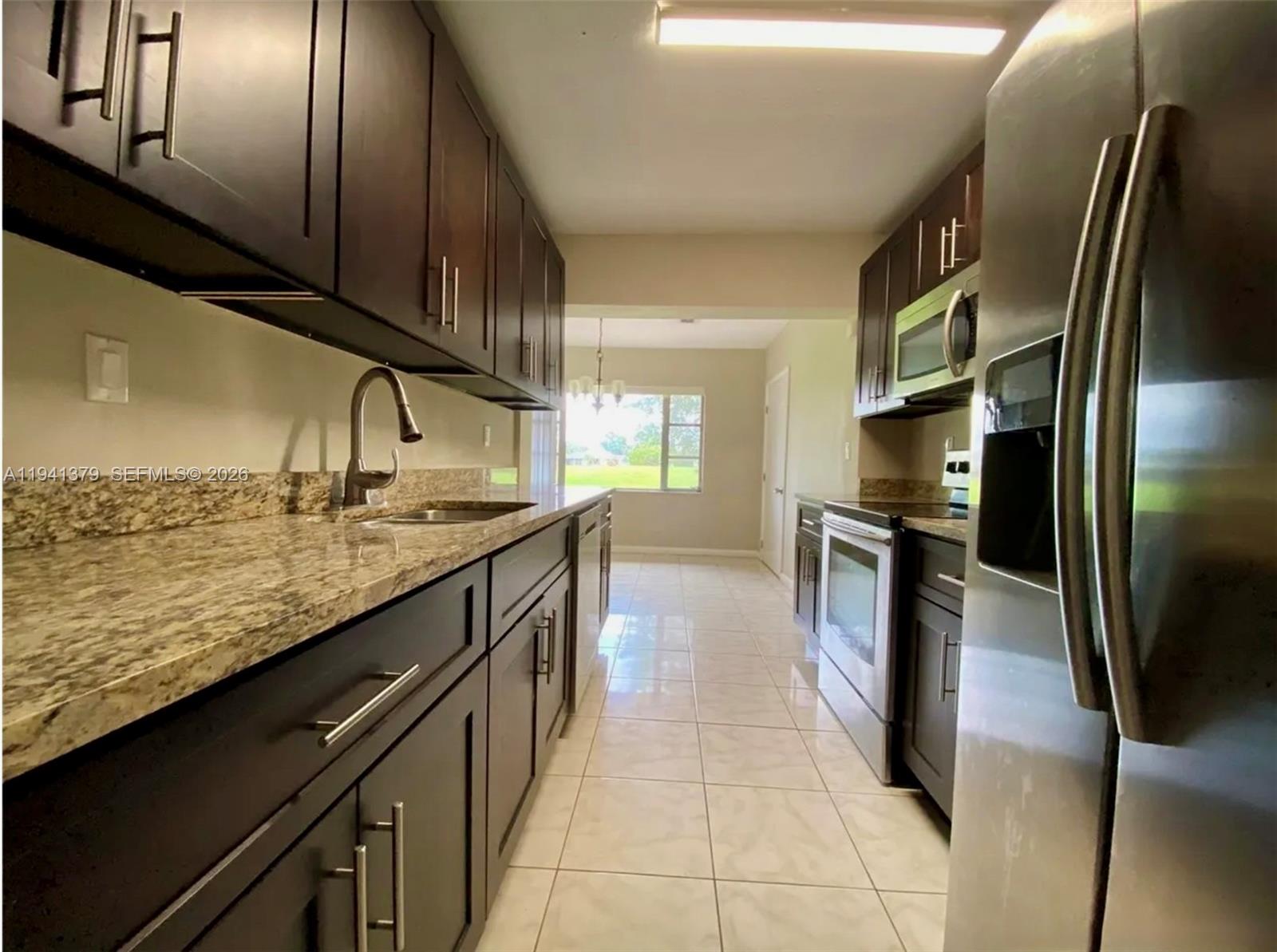 6105 Royal Poinciana Ln Tamarac, FL 33319