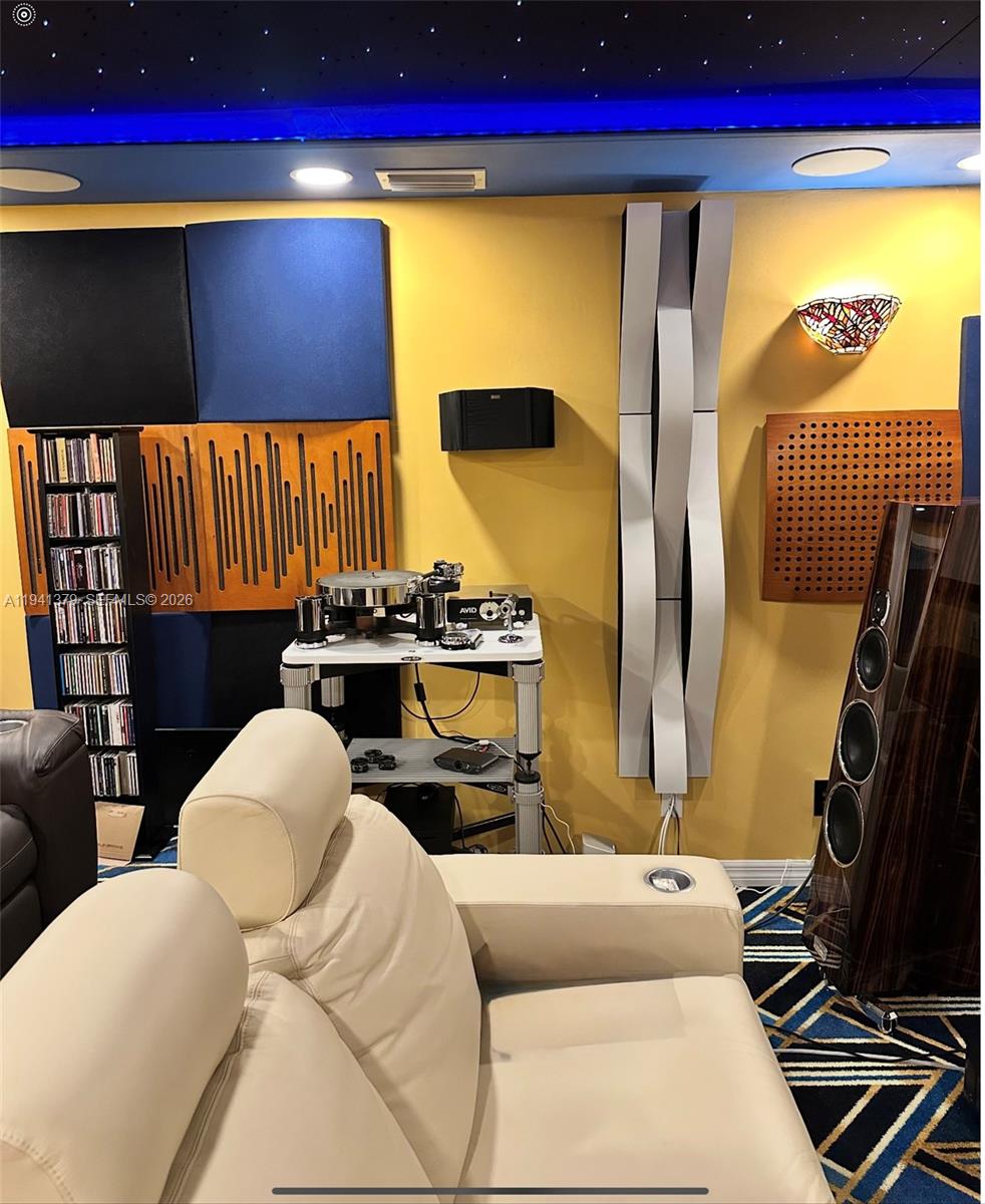 6105 Royal Poinciana Ln Tamarac, FL 33319