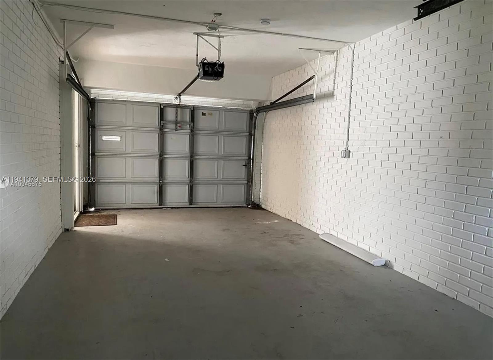 6105 Royal Poinciana Ln Tamarac, FL 33319