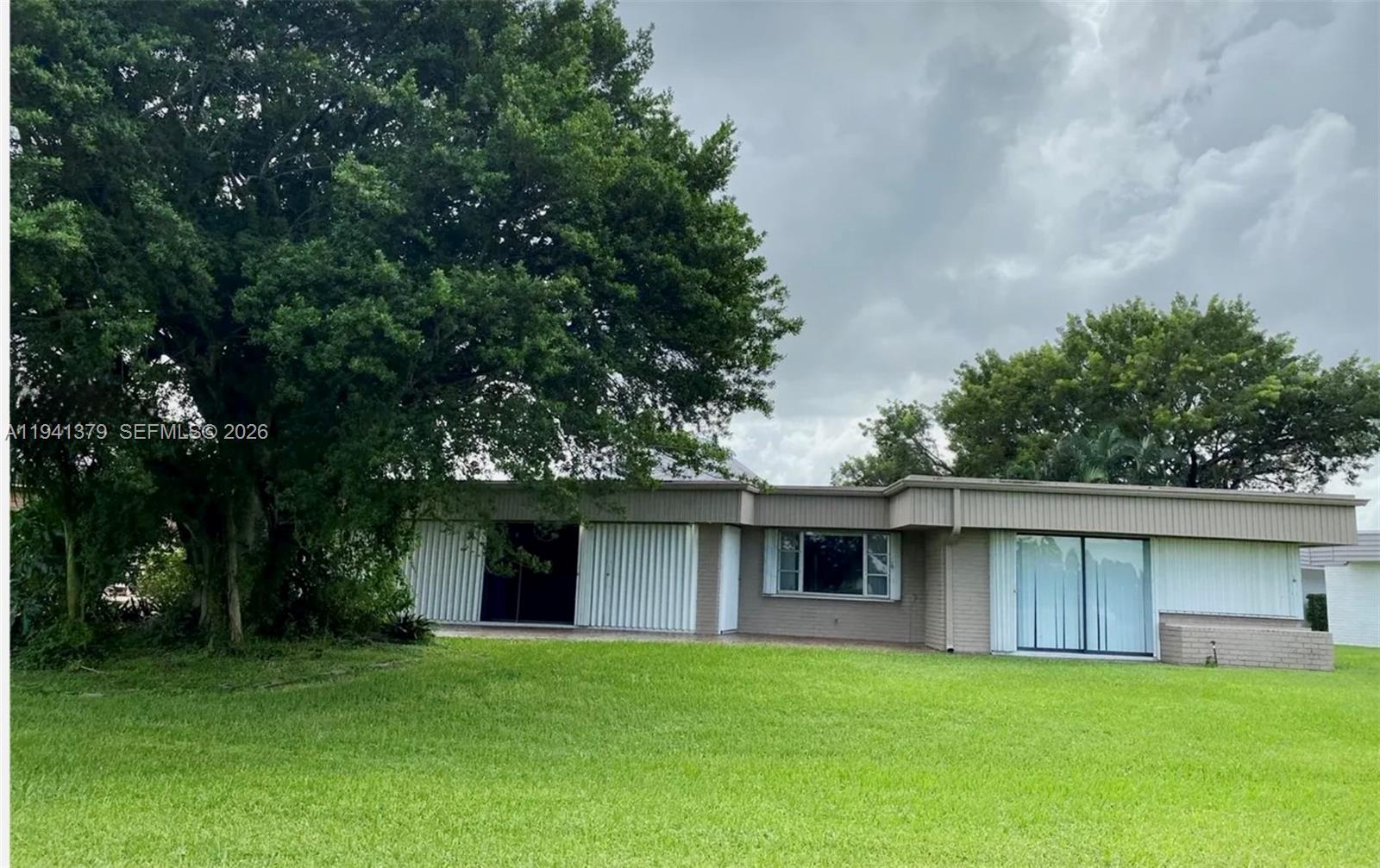 6105 Royal Poinciana Ln Tamarac, FL 33319