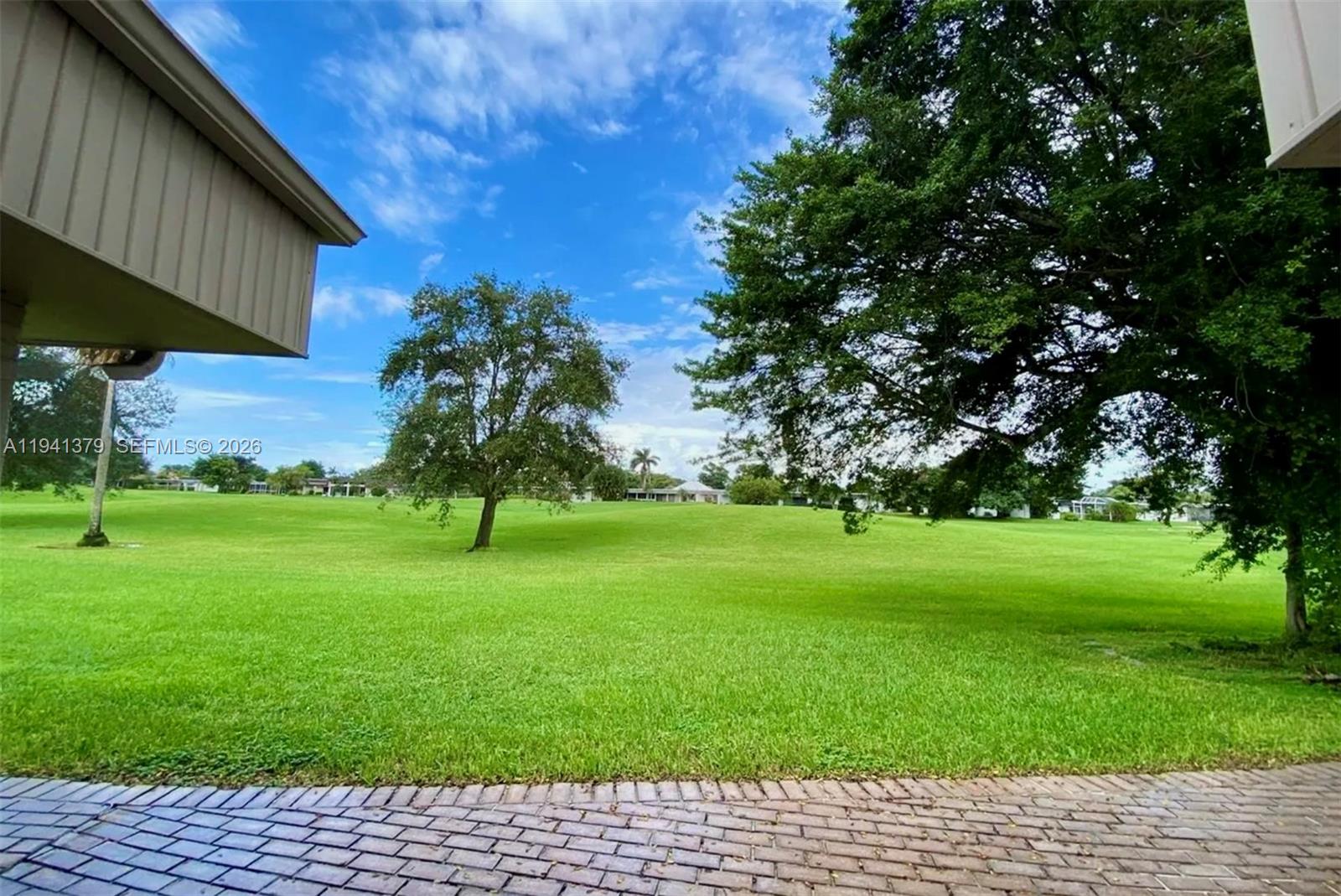 6105 Royal Poinciana Ln Tamarac, FL 33319