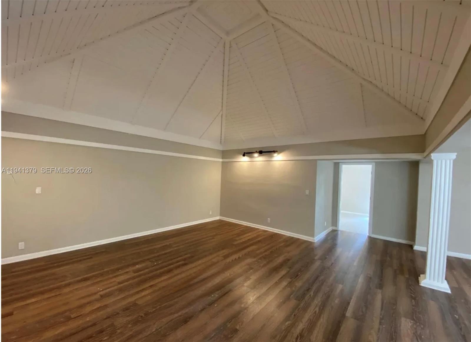 6105 Royal Poinciana Ln Tamarac, FL 33319